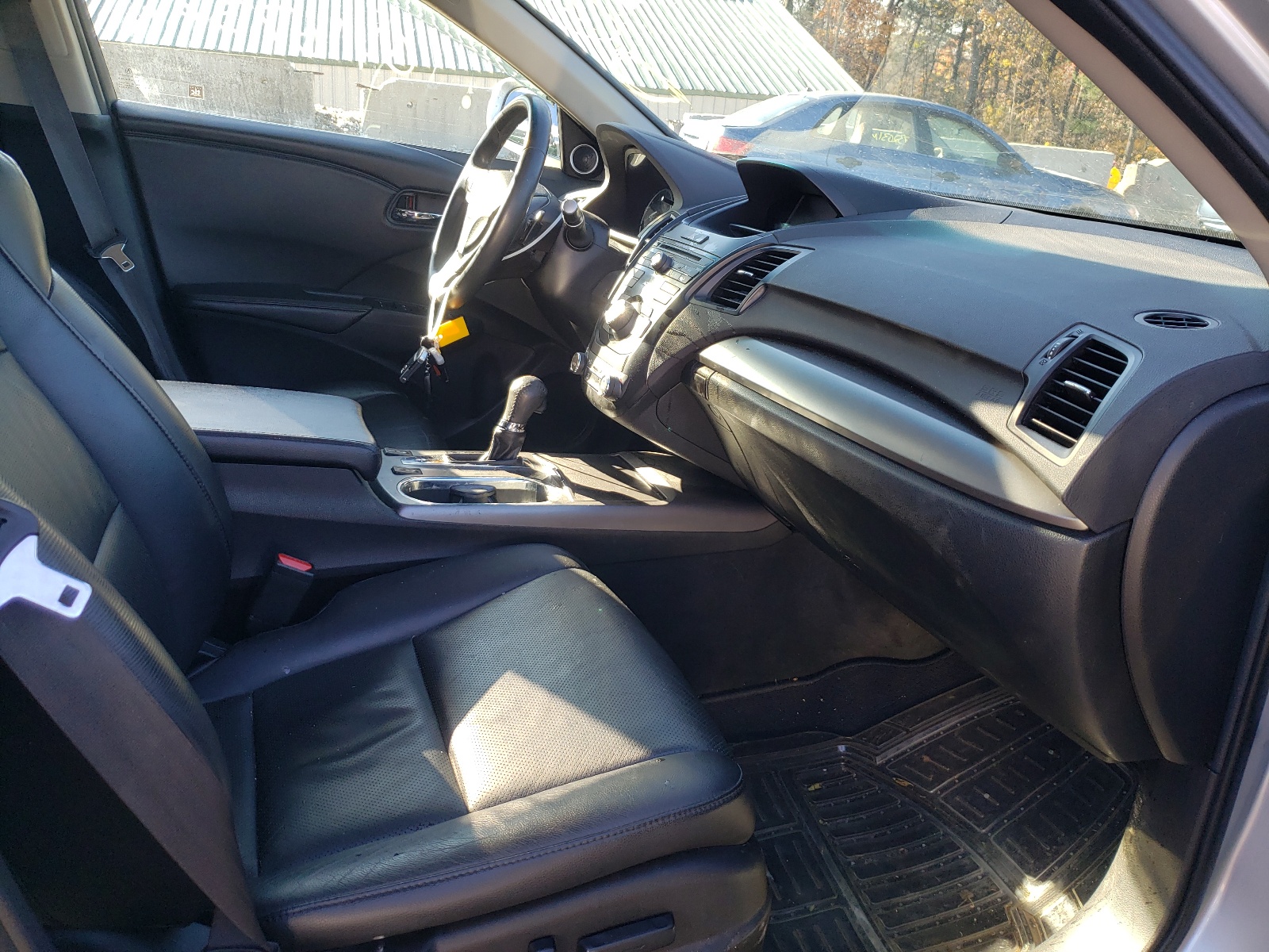 Photo 5 from auction – 2015 ACURA RDX with VIN 5J8TB4H38FL026318