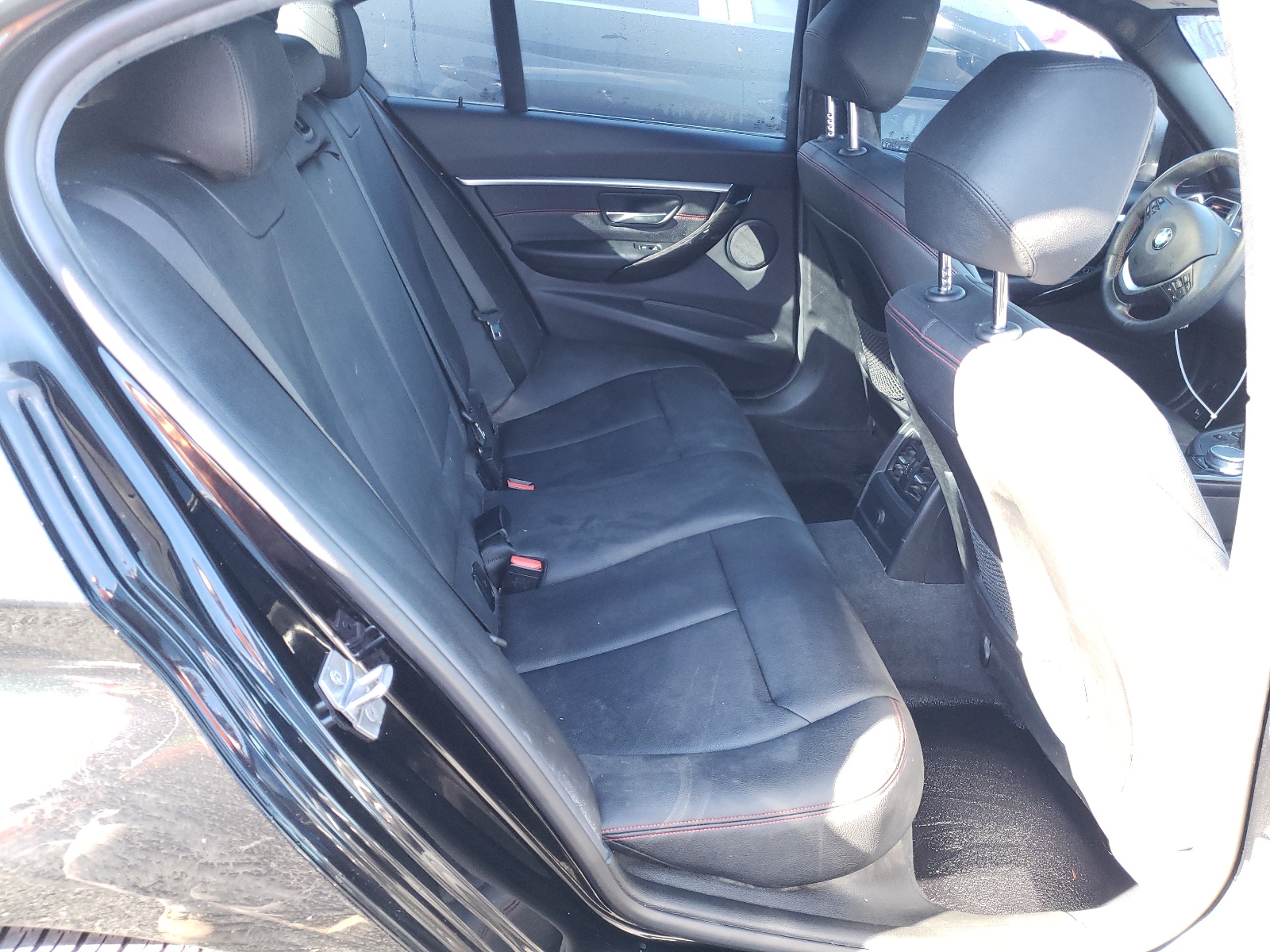 Photo 6 from auction – 2017 BMW 330 XI with VIN WBA8D9G35HNU63159