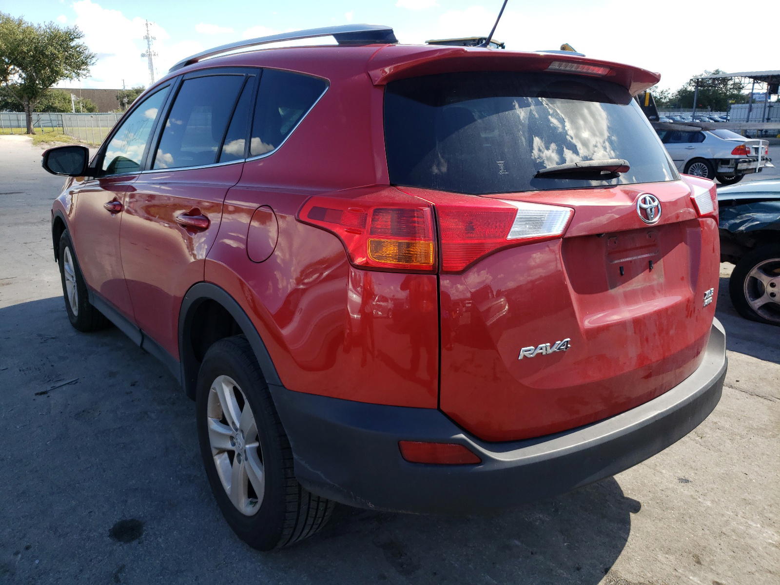 Photo 3 from auction – 2014 TOYOTA RAV4 XLE with VIN JTMRFREV6ED091886