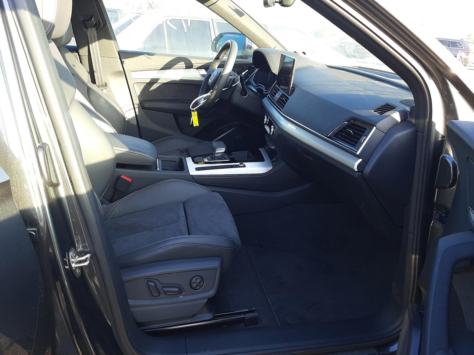 Photo 5 from auction – 2021 AUDI Q5 E PREMI with VIN WA1E2AFY7M2043001