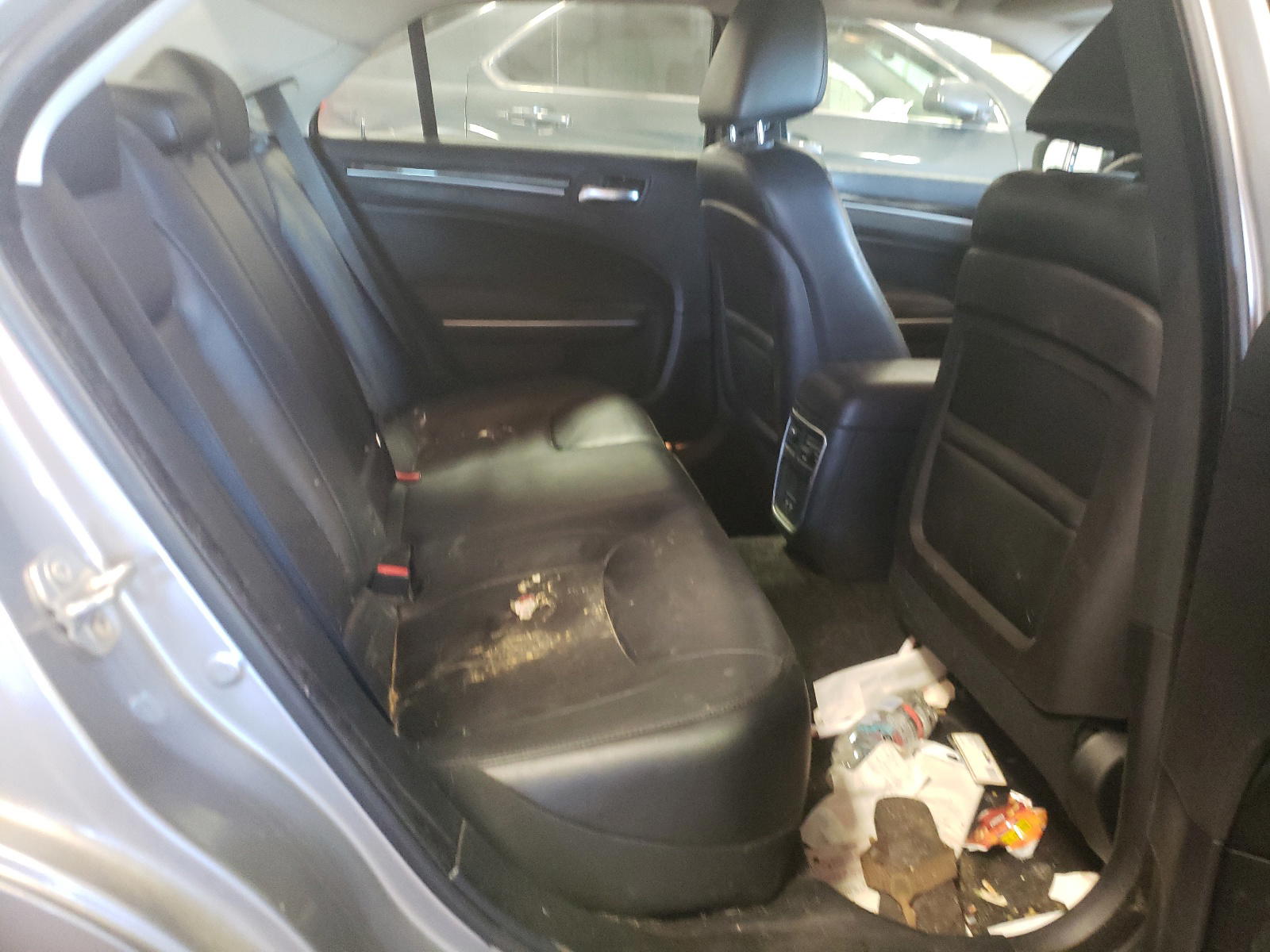 Photo 6 from auction – 2015 CHRYSLER 300 with VIN 2C3CCAAG7FH796504