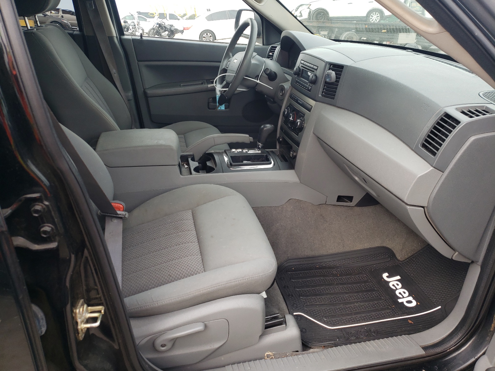 Photo 5 from auction – 2006 JEEP GRAND CHER with VIN 1J8GR48K86C111591