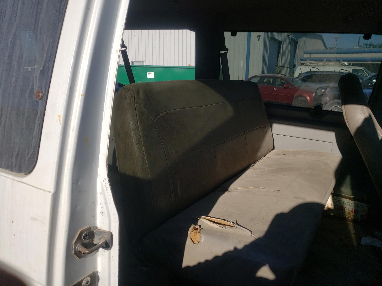 Photo 6 from auction – 2002 FORD E350 with VIN 1FBSS31L32HA74809