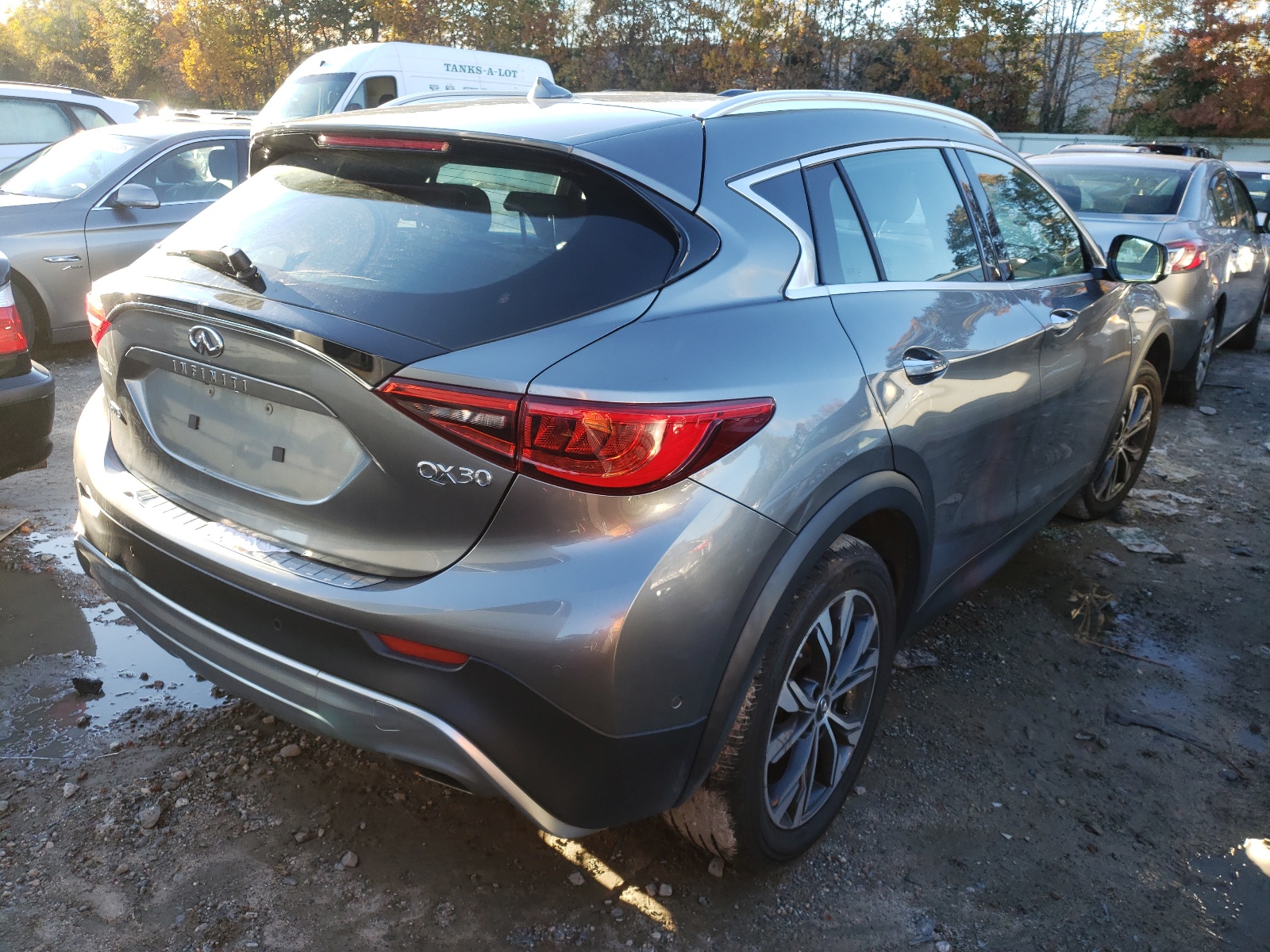 Photo 4 from auction – 2017 INFINITI QX30 BASE with VIN SJKCH5CR6HA025503