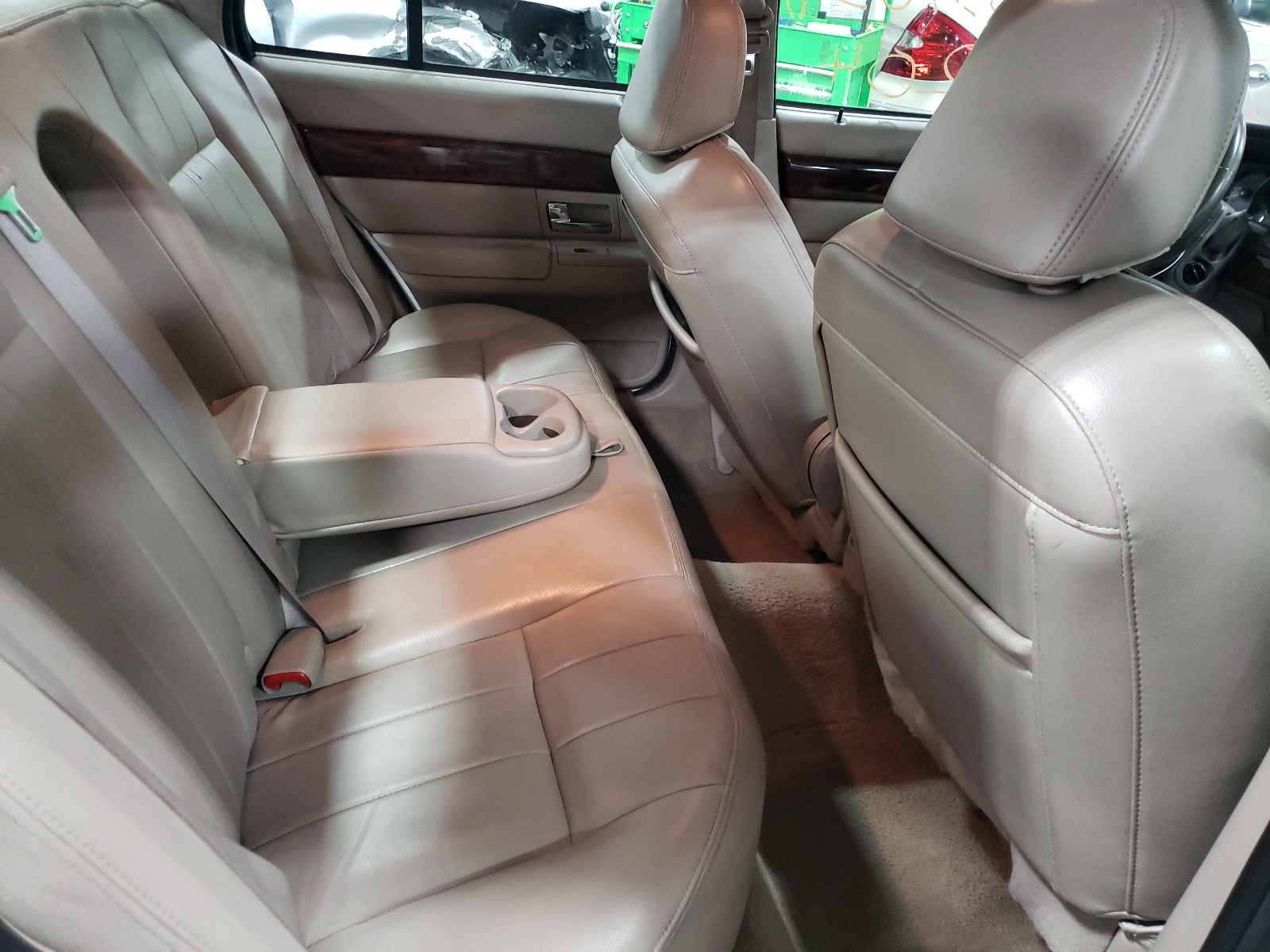 Photo 6 from auction – 2010 MERCURY GRAND MARQ with VIN 2MEBM7FV8AX609024