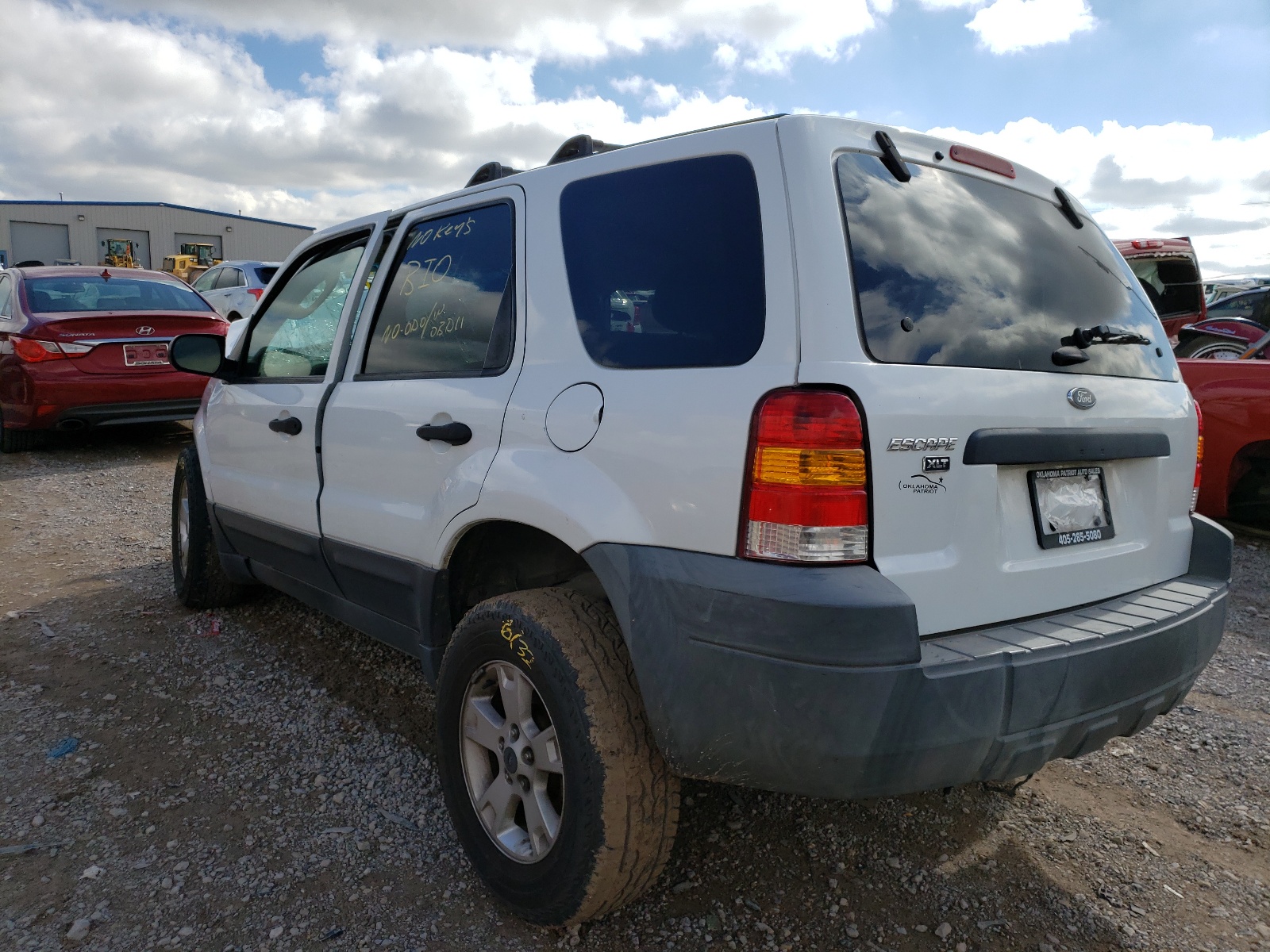 Photo 3 from auction – 2005 FORD ESCAPE XLT with VIN 1FMYU93165KA65443