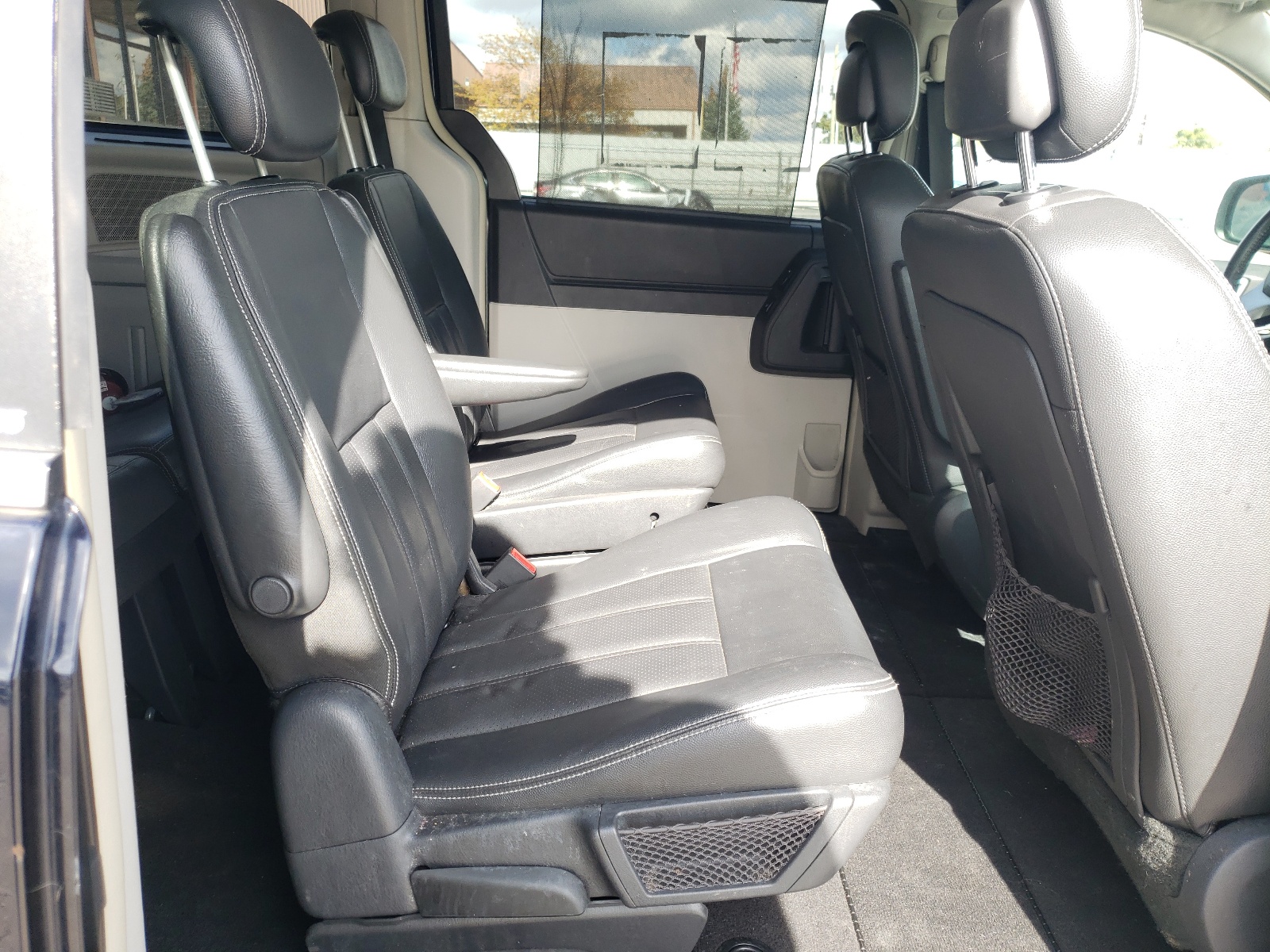 Photo 6 from auction – 2010 CHRYSLER TOWN & COU with VIN 2A4RR8D17AR398811