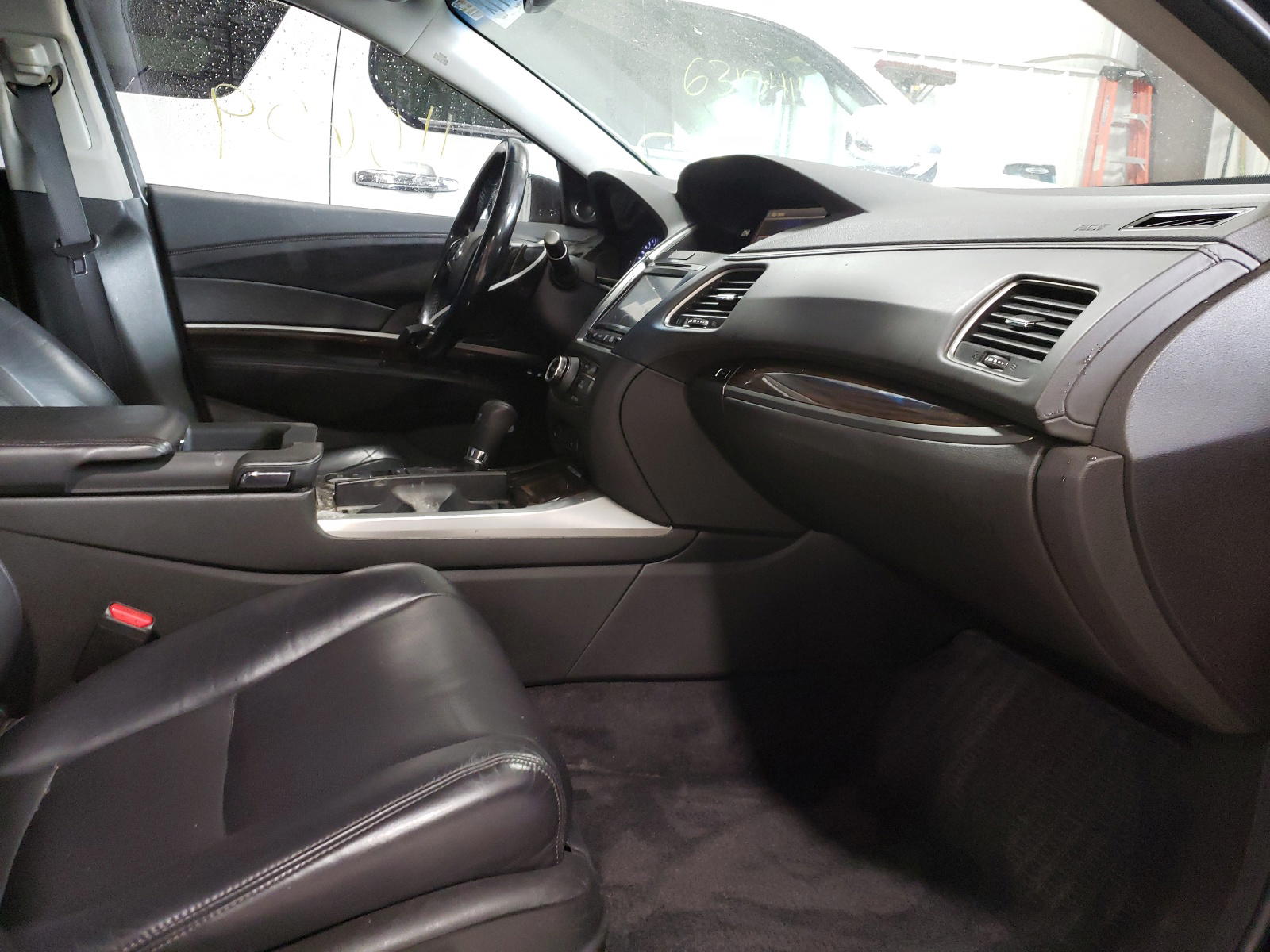 Photo 5 from auction – 2015 ACURA RLX TECH with VIN JH4KC1F52FC000645