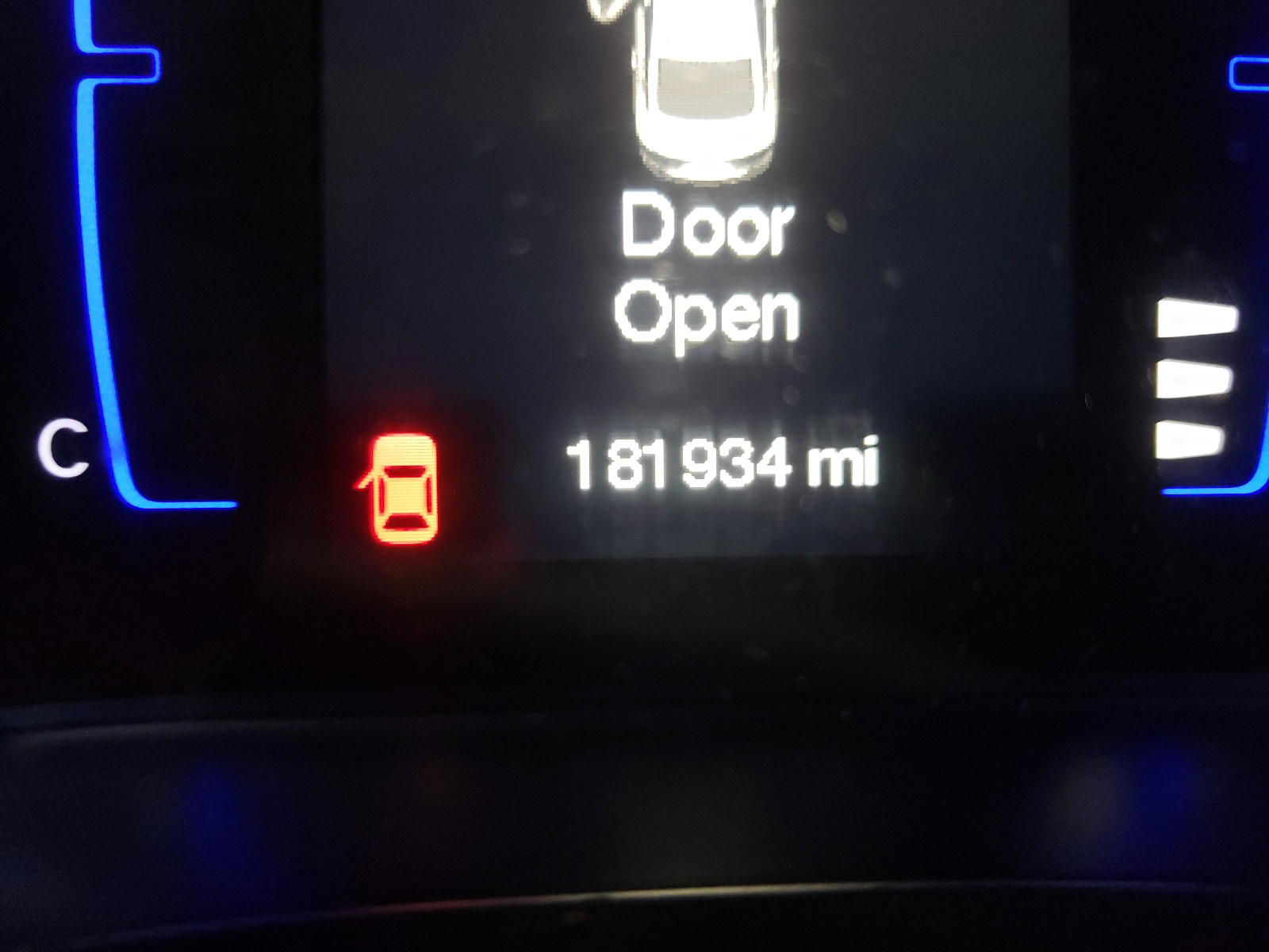 Photo 8 from auction – 2015 CHRYSLER 200 LIMITE with VIN 1C3CCCAB2FN726299