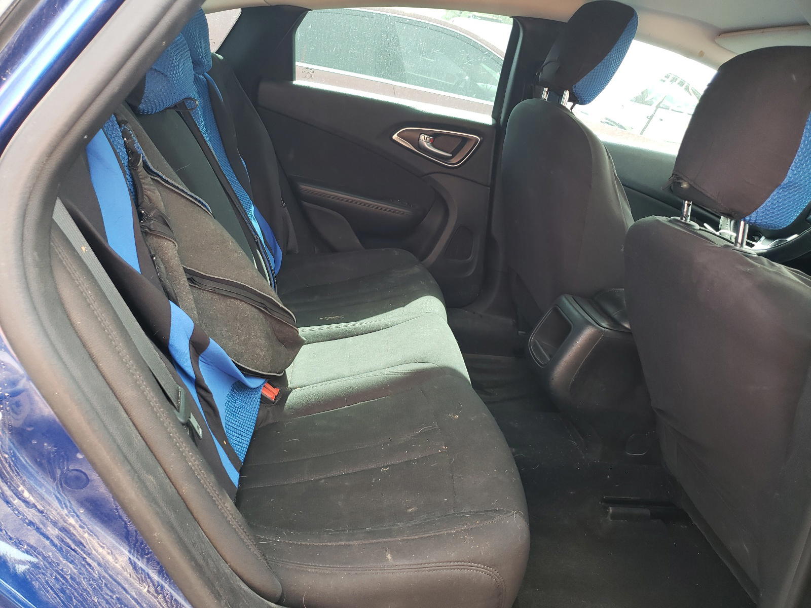 Photo 6 from auction – 2015 CHRYSLER 200 LIMITE with VIN 1C3CCCAB0FN573860