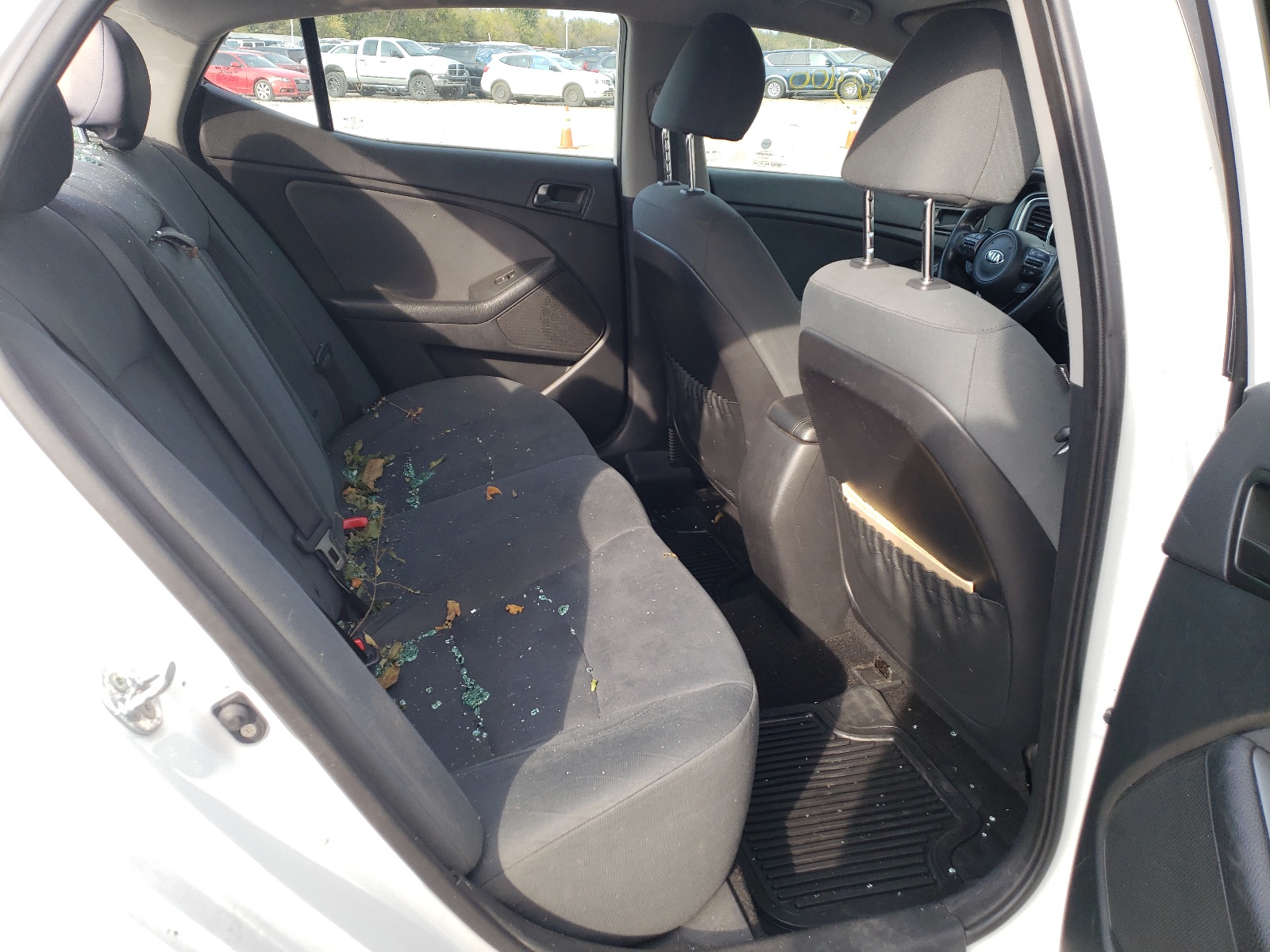 Фото 6 с аукциона – 2015 KIA OPTIMA LX с VIN KNAGM4A70F5620684
