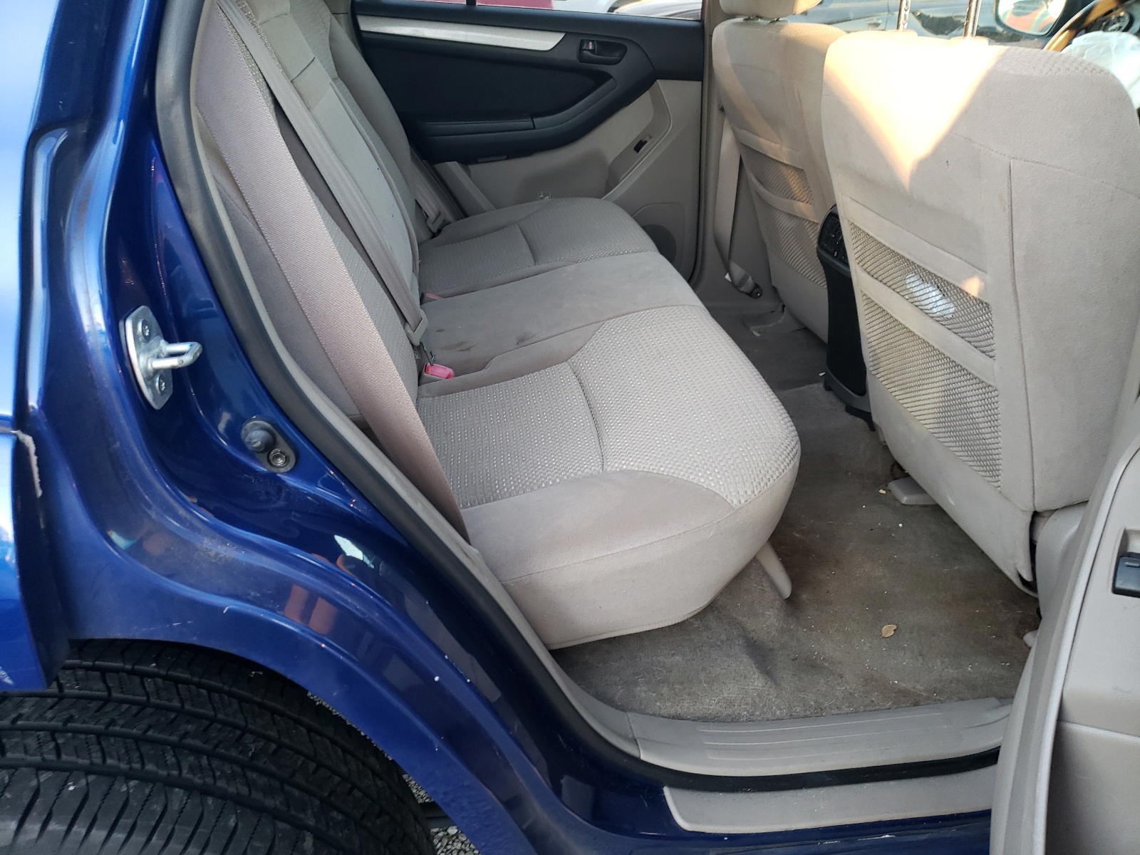 Photo 6 from auction – 2004 TOYOTA 4RUNNER SR with VIN JTEBU14R948013778