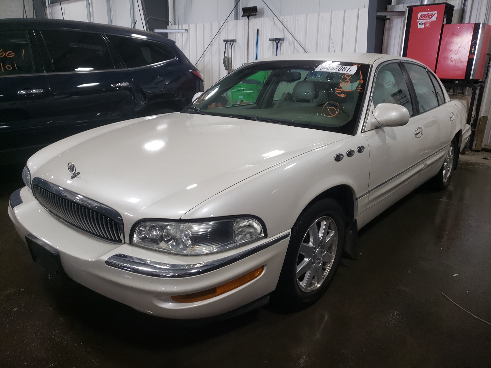 Photo 2 from auction – 2005 BUICK PARK AVENU with VIN 1G4CW54K054100986