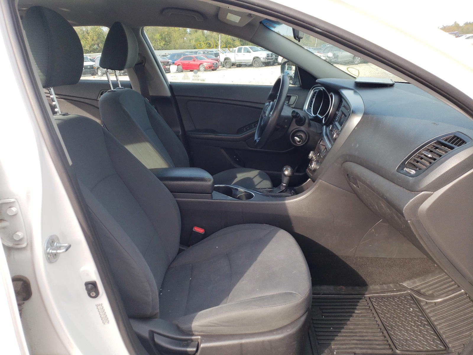Photo 5 from auction – 2015 KIA OPTIMA LX with VIN KNAGM4A70F5620684