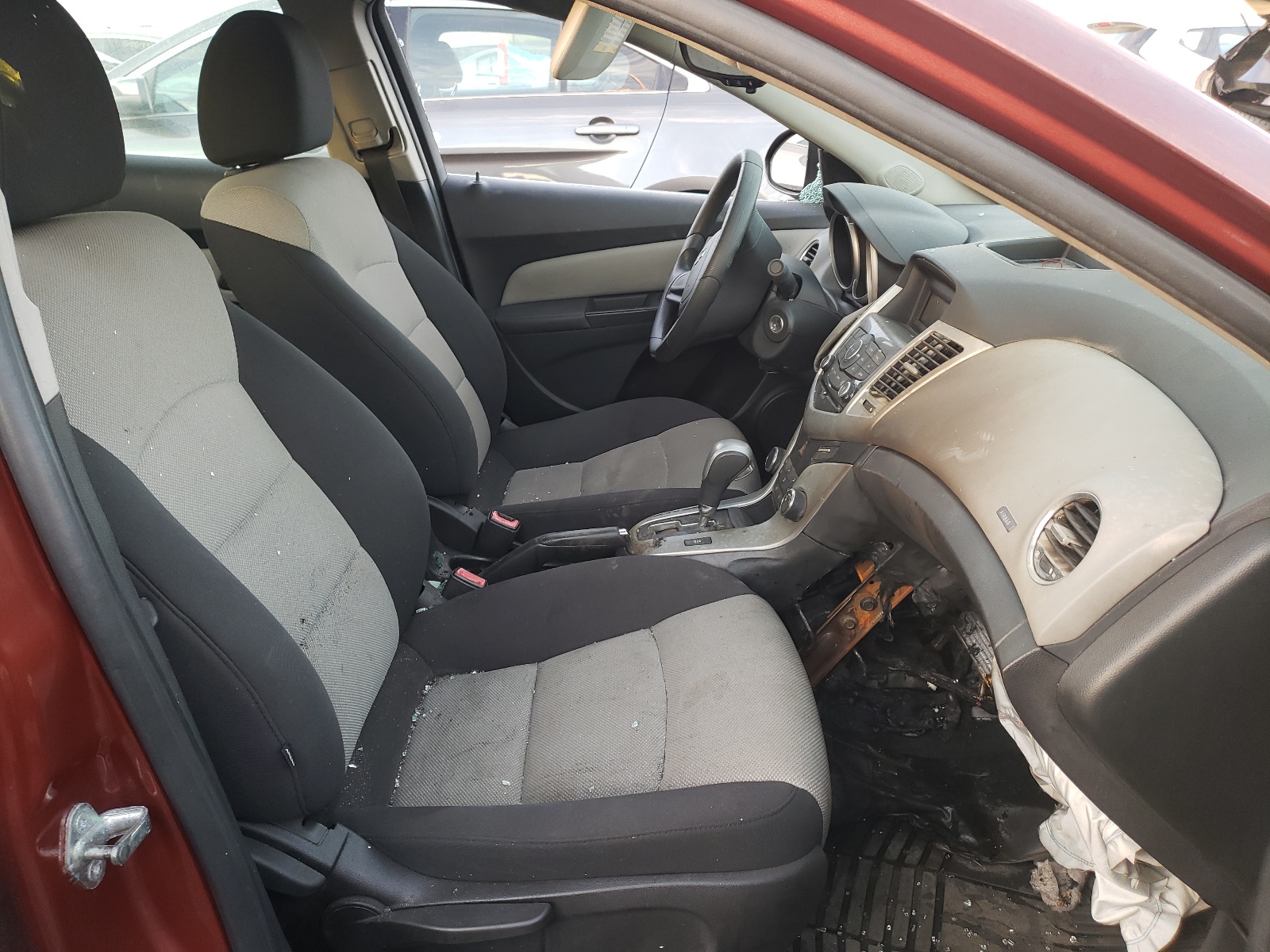 Photo 5 from auction – 2012 CHEVROLET CRUZE LS with VIN 1G1PC5SH9C7243042