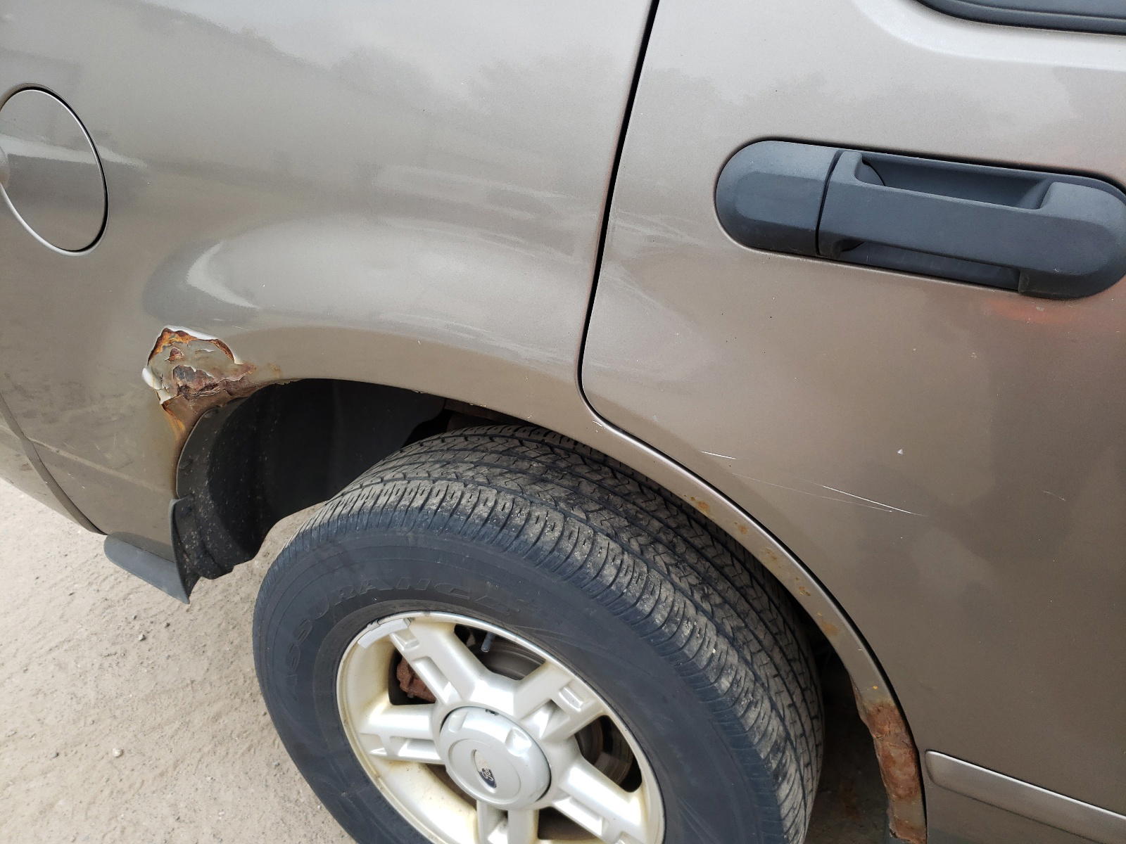 Photo 9 from auction – 2005 FORD EXPLORER with VIN 1FMZU73KX5UB96929