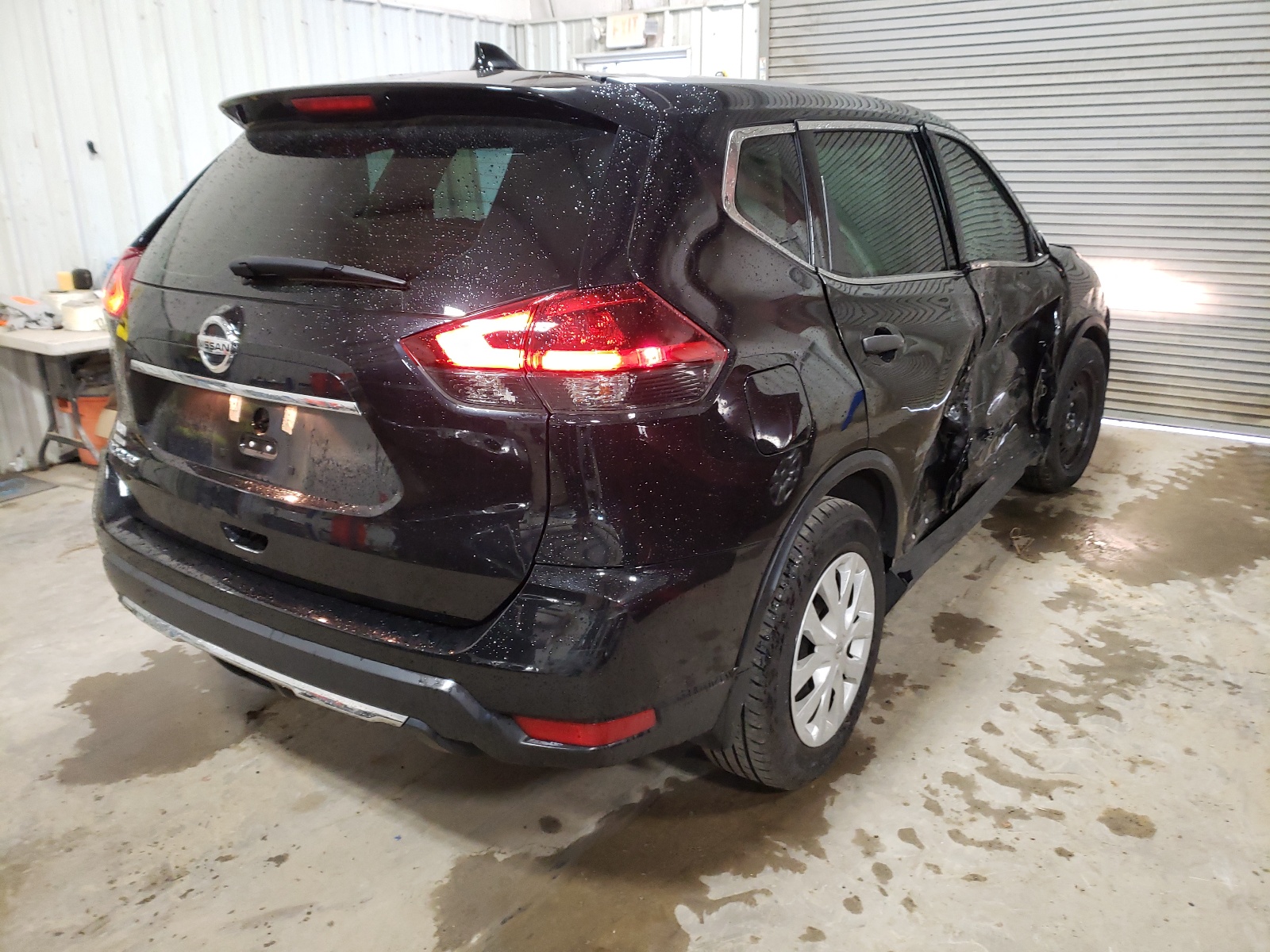 Photo 4 from auction – 2019 NISSAN ROGUE S with VIN 5N1AT2MT3KC729523