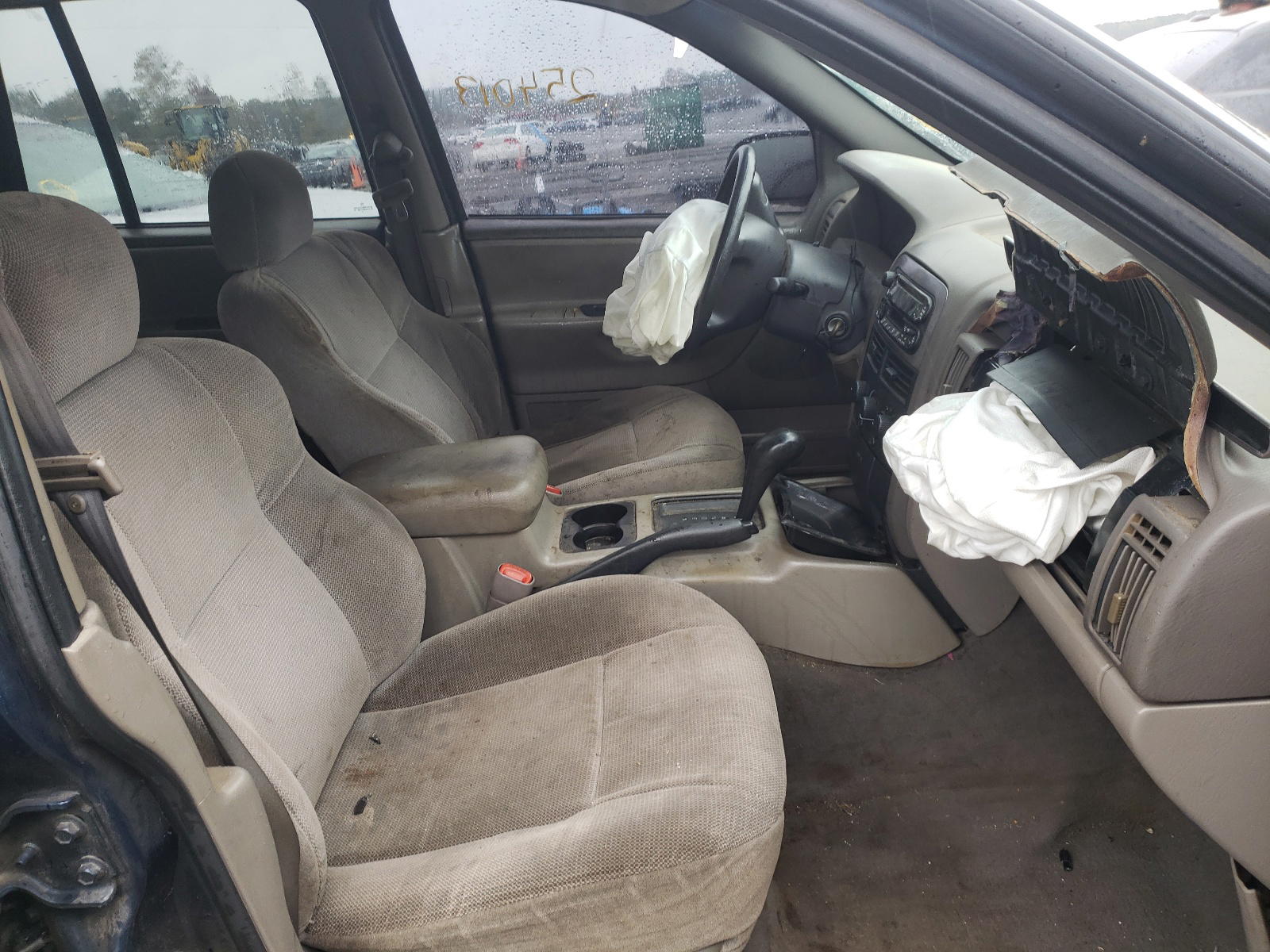 Photo 5 from auction – 2001 JEEP GRAND CHER with VIN 1J4GX48S91C690252