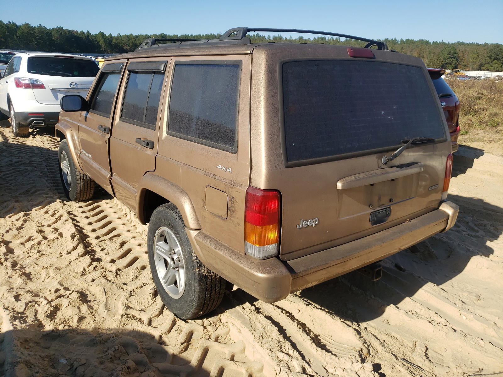 Photo 3 from auction – 2000 JEEP CHEROKEE C with VIN 1J4FF58S2YL261971