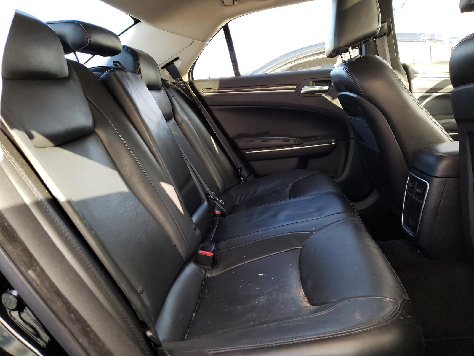 Photo 6 from auction – 2016 CHRYSLER 300 LIMITE with VIN 2C3CCAAG4GH208155