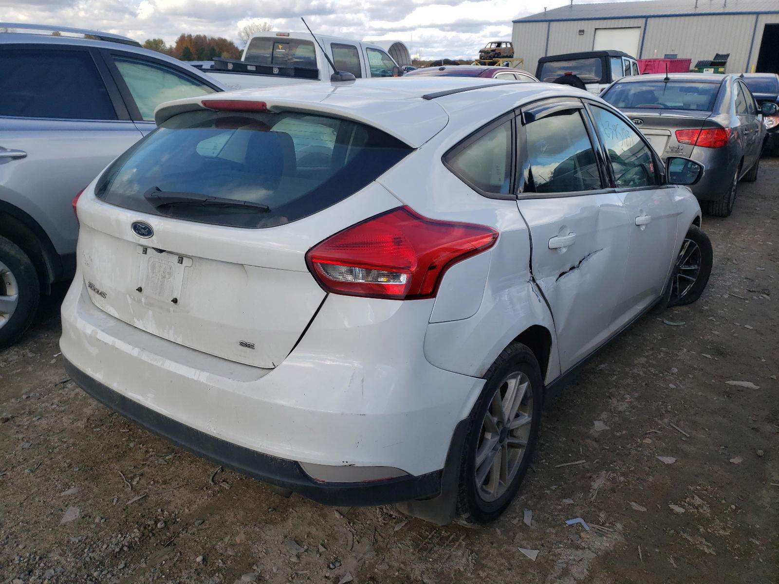 Photo 4 from auction – 2017 FORD FOCUS SE with VIN 1FADP3K20HL261206