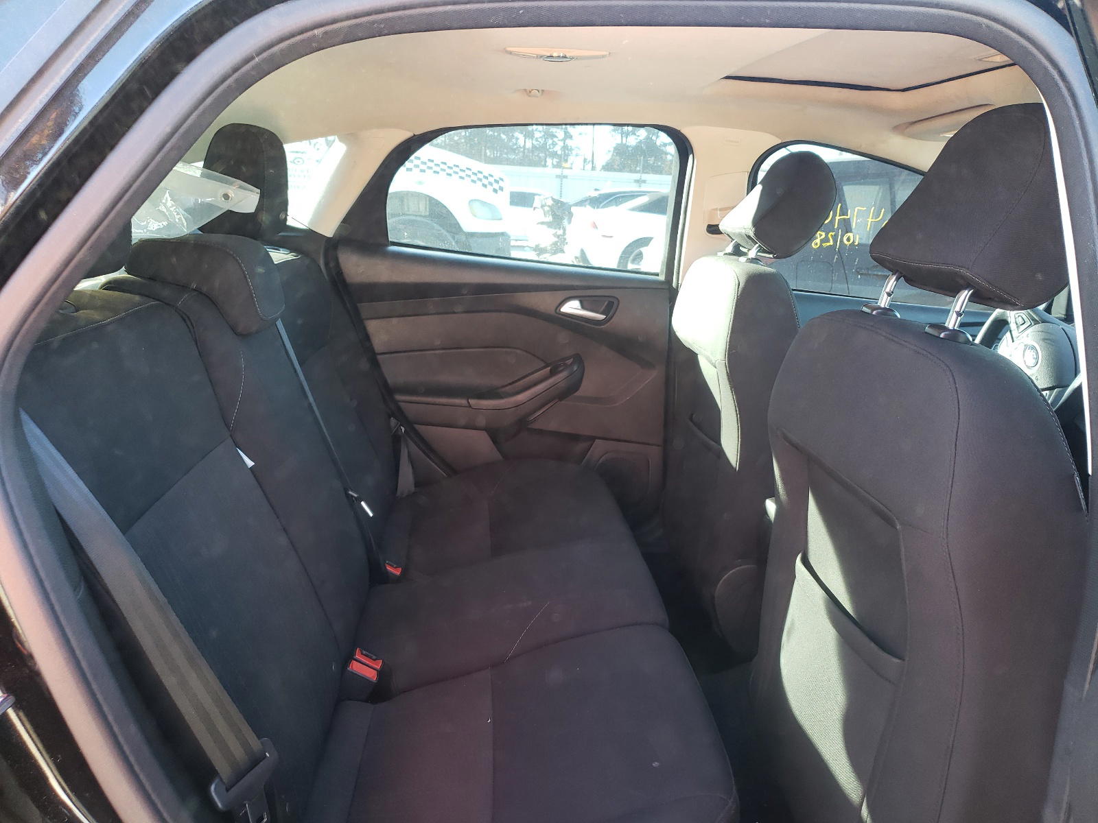Photo 6 from auction – 2016 FORD FOCUS with VIN 1FADP3K21GL364746