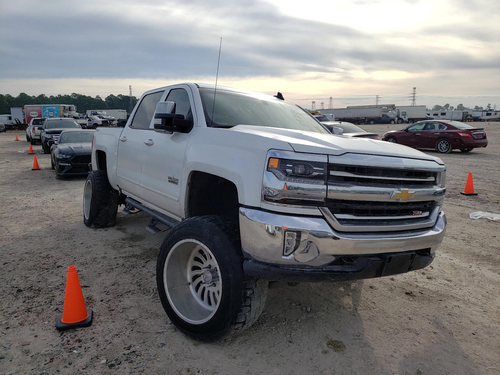 CHEVROLET SILVERADO 2016 with VIN 3GCUKREC3GG262135 - Photo from auction
