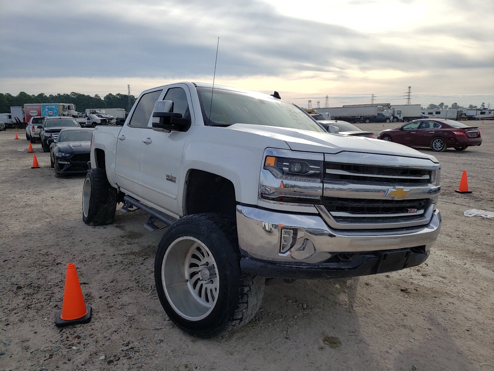 صورة رقم 1 من المزاد - 2016 CHEVROLET SILVERADO مع VIN 3GCUKREC3GG262135