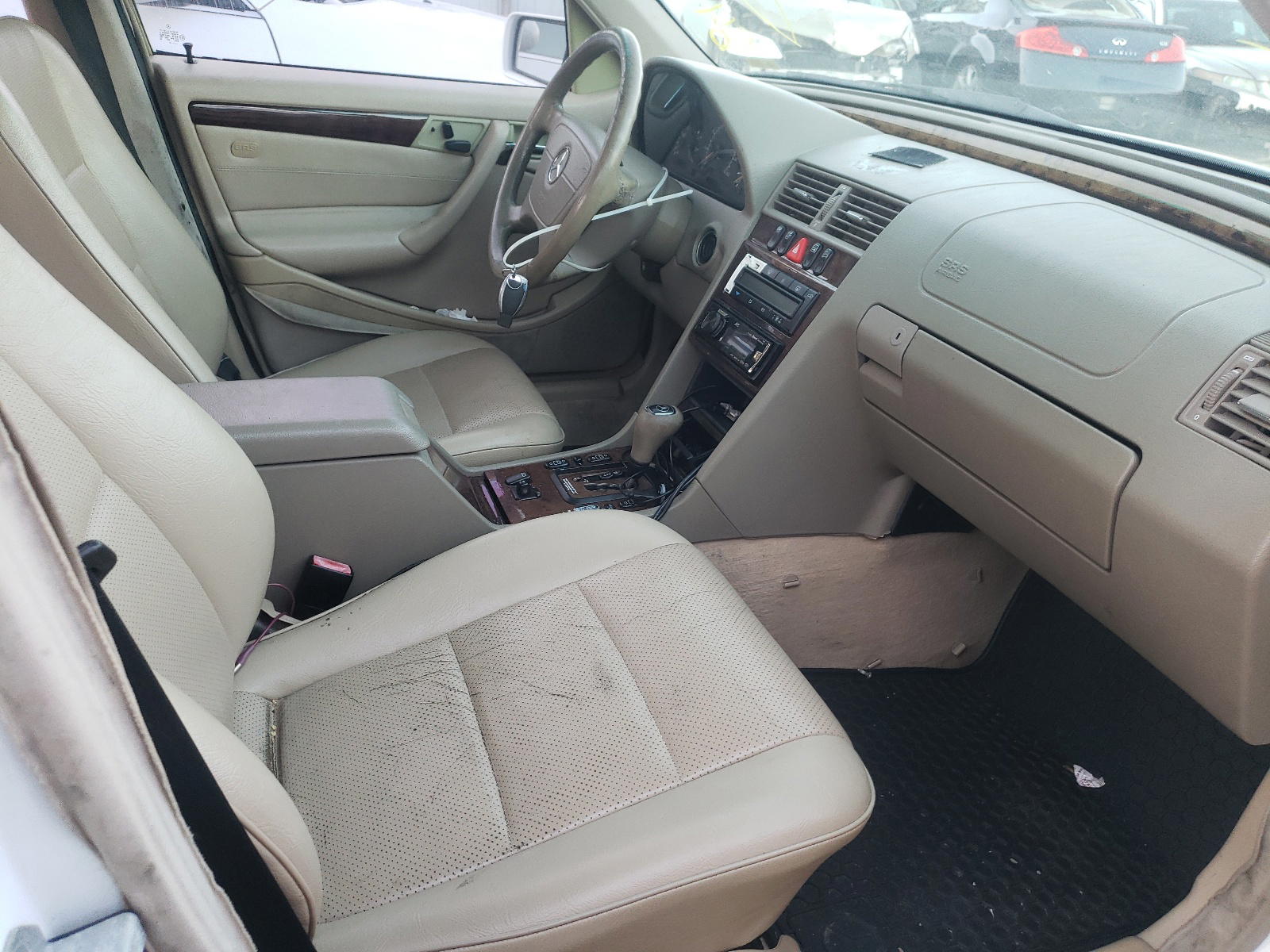 Photo 5 from auction – 2000 MERCEDES-BENZ E-CLASS with VIN WDBHA29G5YA862159