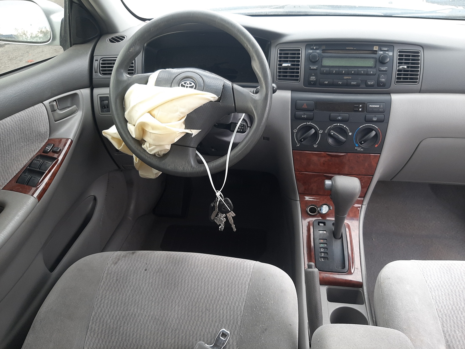Photo 9 from auction – 2005 TOYOTA COROLLA CE with VIN 1NXBR32E85Z467848