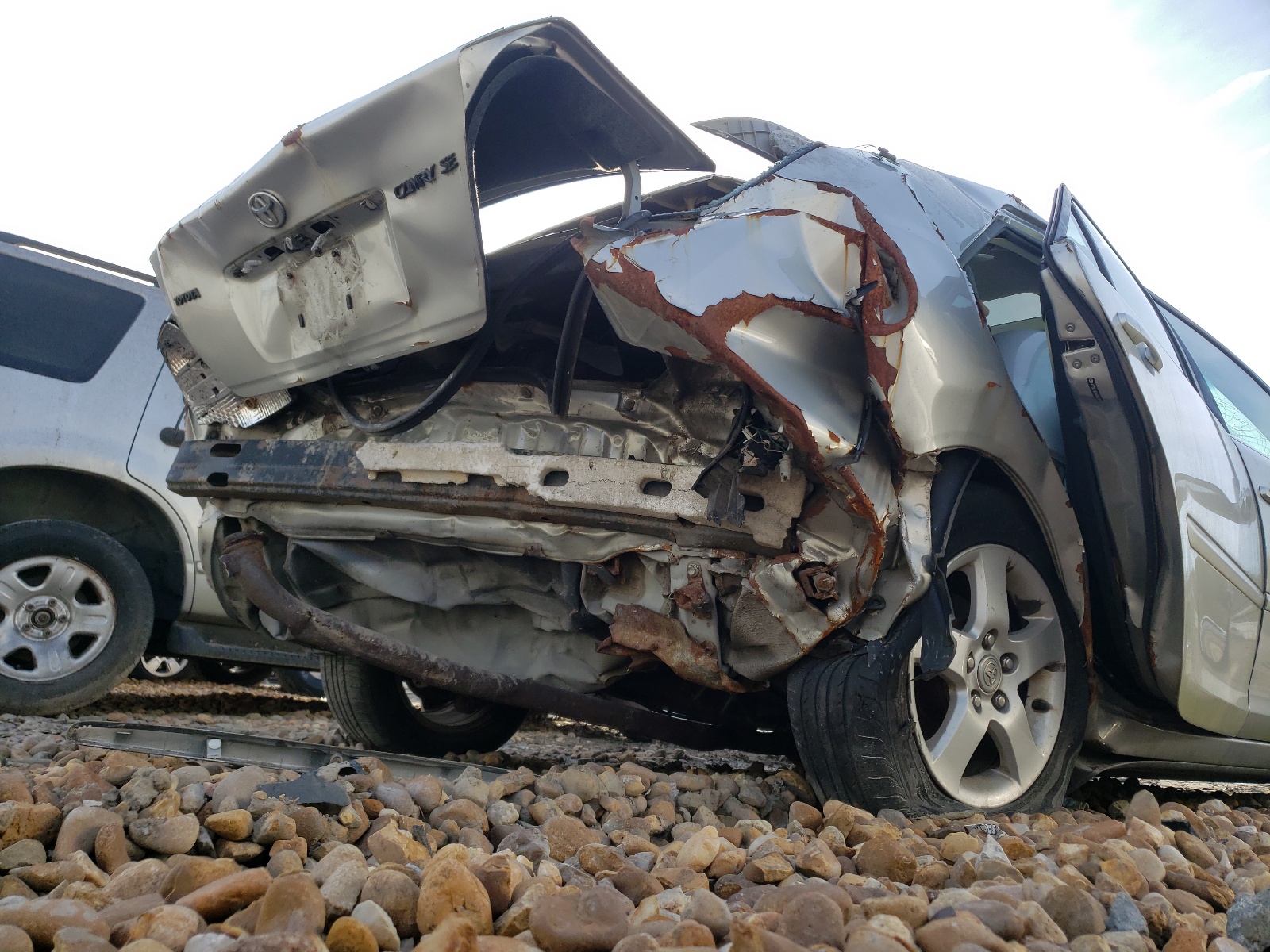 Photo 9 from auction – 2004 TOYOTA 1 TON with VIN 4T1BE32K34U860088