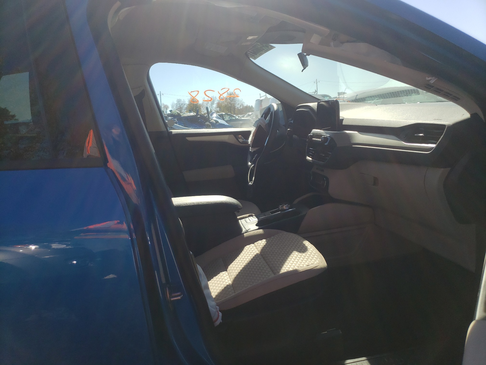 Photo 5 from auction – 2020 FORD ESCAPE SE with VIN 1FMCU9G67LUC65541