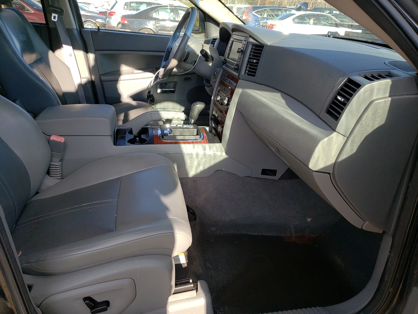 Photo 5 from auction – 2006 JEEP GRAND CHER with VIN 1J8HR58246C278136