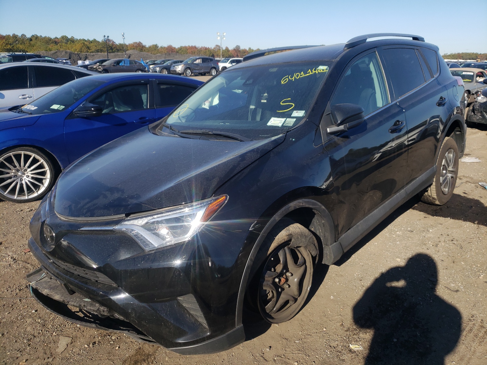Photo 2 from auction – 2018 TOYOTA RAV4 LE with VIN 2T3BFREVXJW744248