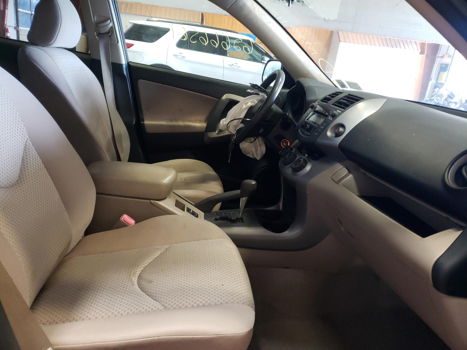 Photo 5 from auction – 2007 TOYOTA RAV4 with VIN JTMBD33V475112206