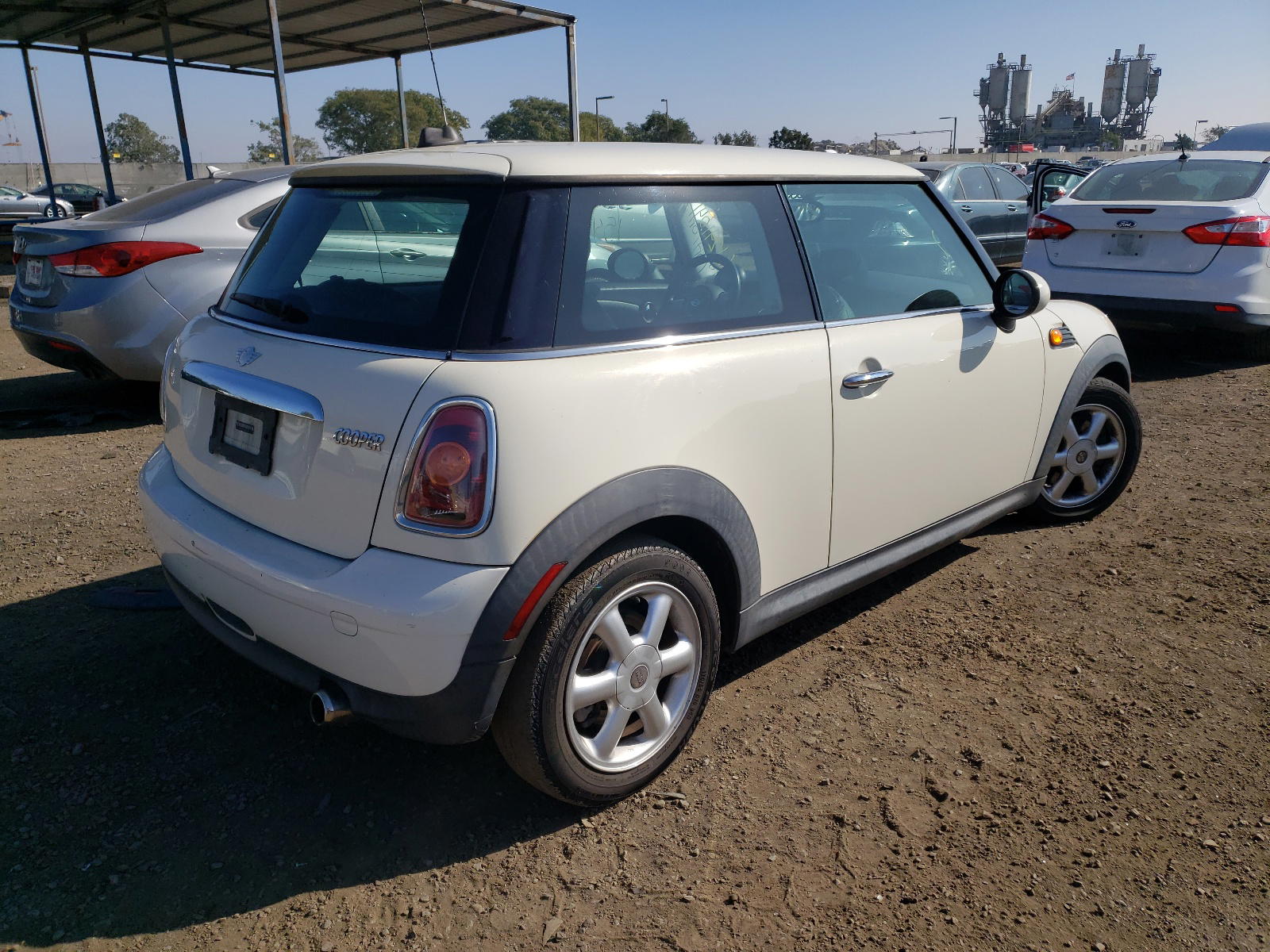 Photo 4 from auction – 2009 MINI COOPER with VIN WMWMF335X9TU71753