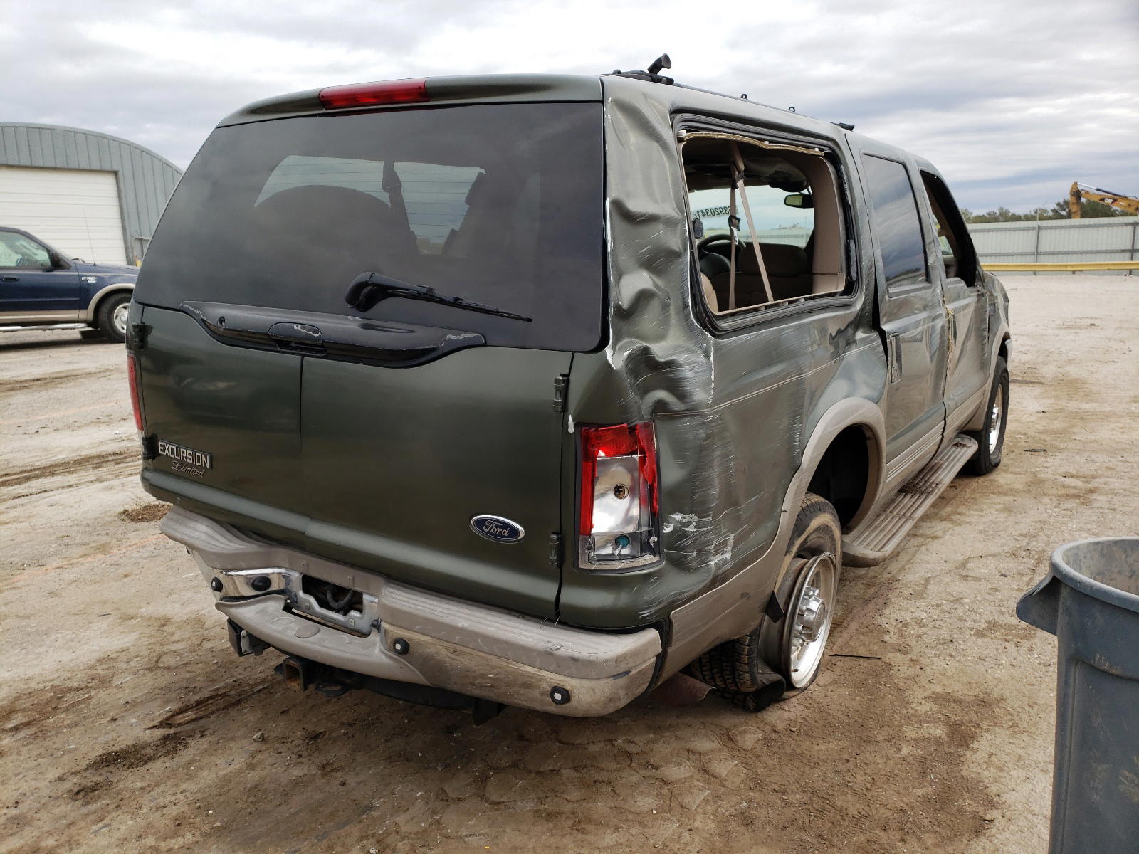 Photo 4 from auction – 2001 FORD EXCURSION with VIN 1FMSU43F21ED73187