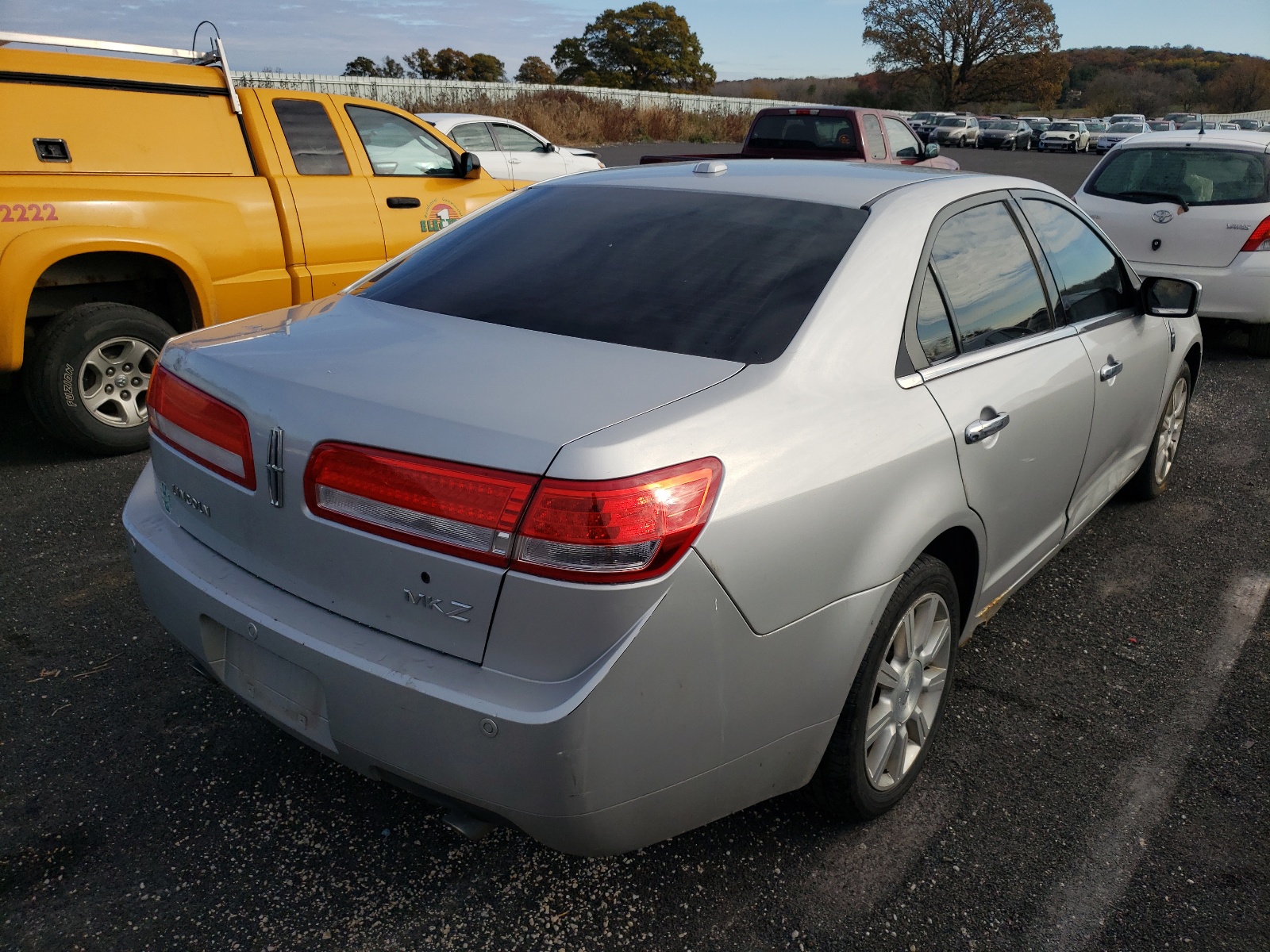Zdjęcie 4 z aukcji – 2010 LINCOLN MKZ z VIN 3LNHL2GC3AR609618
