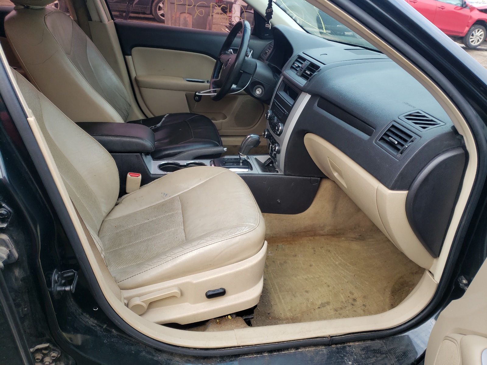 Photo 5 from auction – 2010 MERCURY MILAN PREM with VIN 3MEHM0JG1AR634176