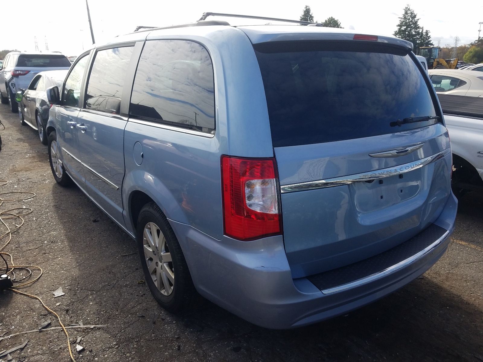 Photo 3 from auction – 2013 CHRYSLER TOWN & COU with VIN 2C4RC1BG5DR777672