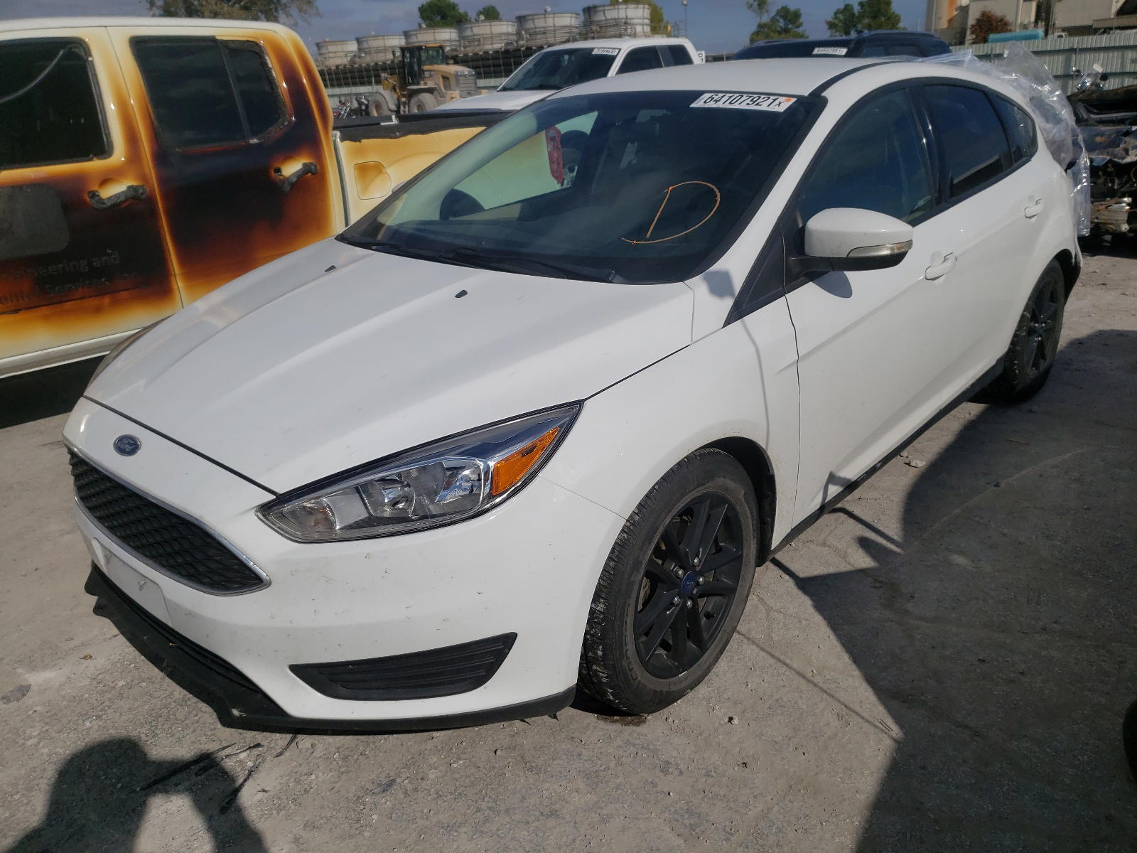 Photo 2 from auction – 2015 FORD FOCUS SE with VIN 1FADP3KE3FL281053