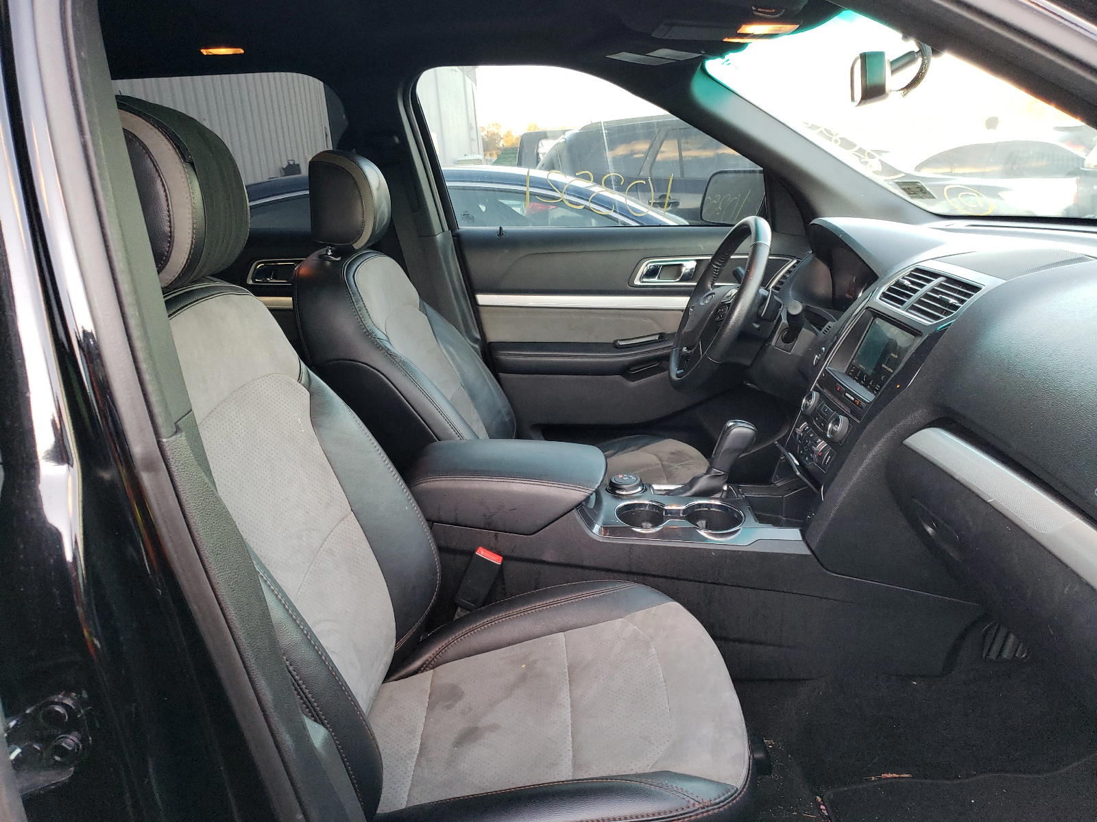 Photo 5 from auction – 2017 FORD EXPLORER X with VIN 1FM5K8D83HGC17071