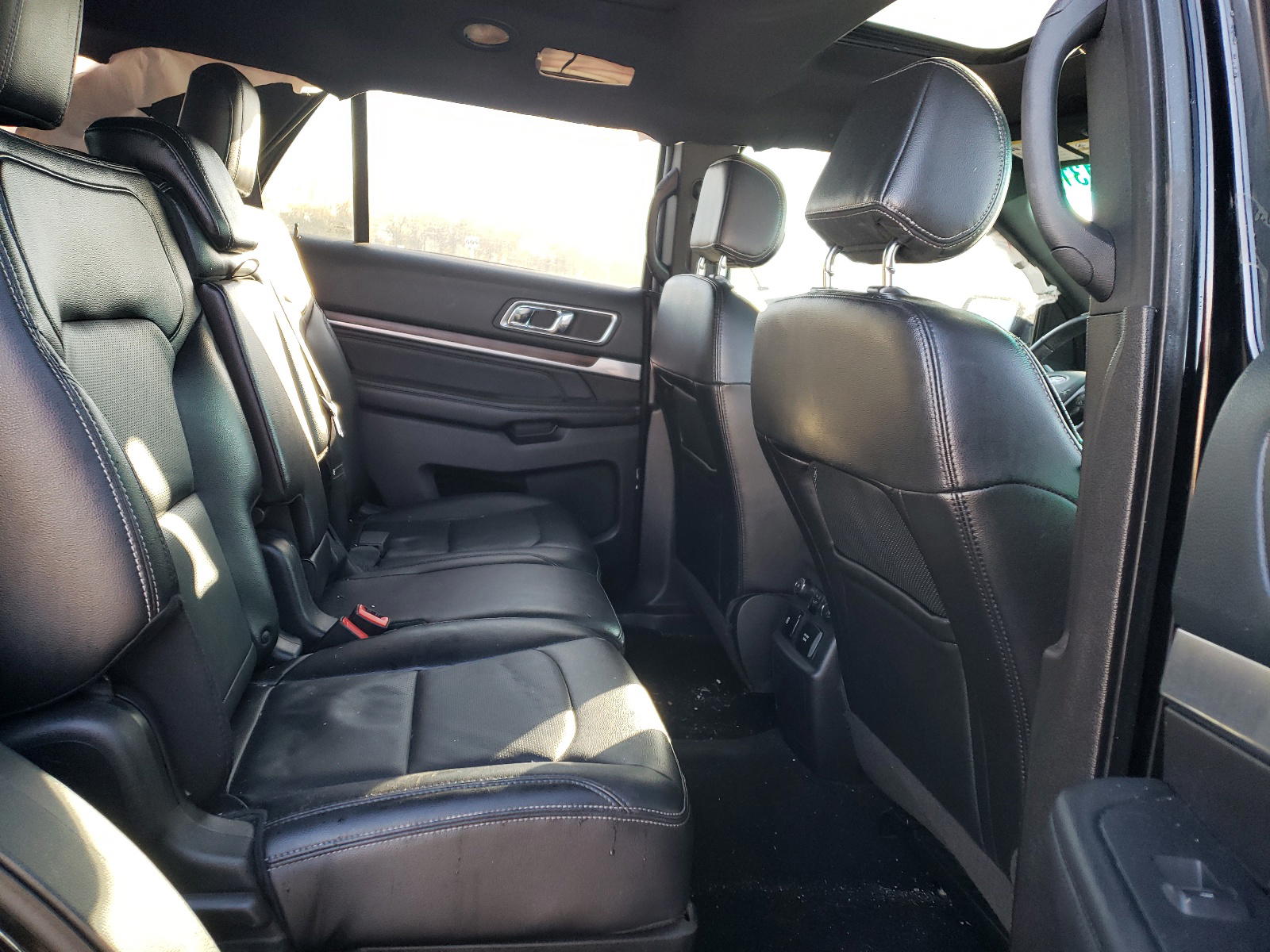 Photo 6 from auction – 2016 FORD EXPLORER L with VIN 1FM5K7F82GGB27559
