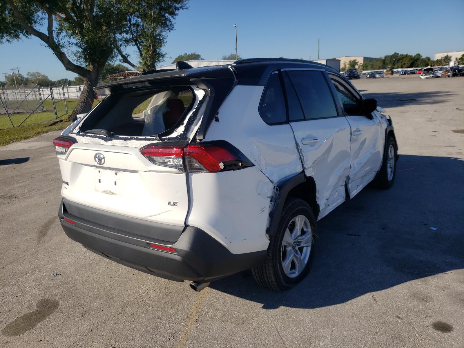 Photo 4 from auction – 2019 TOYOTA RAV4 LE with VIN 2T3H1RFV3KW017932