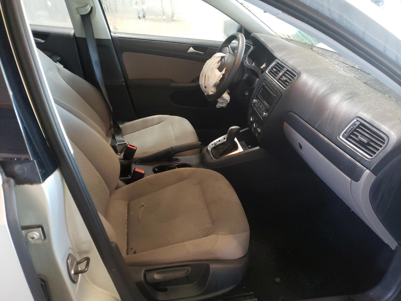 Photo 5 from auction – 2012 VOLKSWAGEN JETTA BASE with VIN 3VW2K7AJ6CM346894