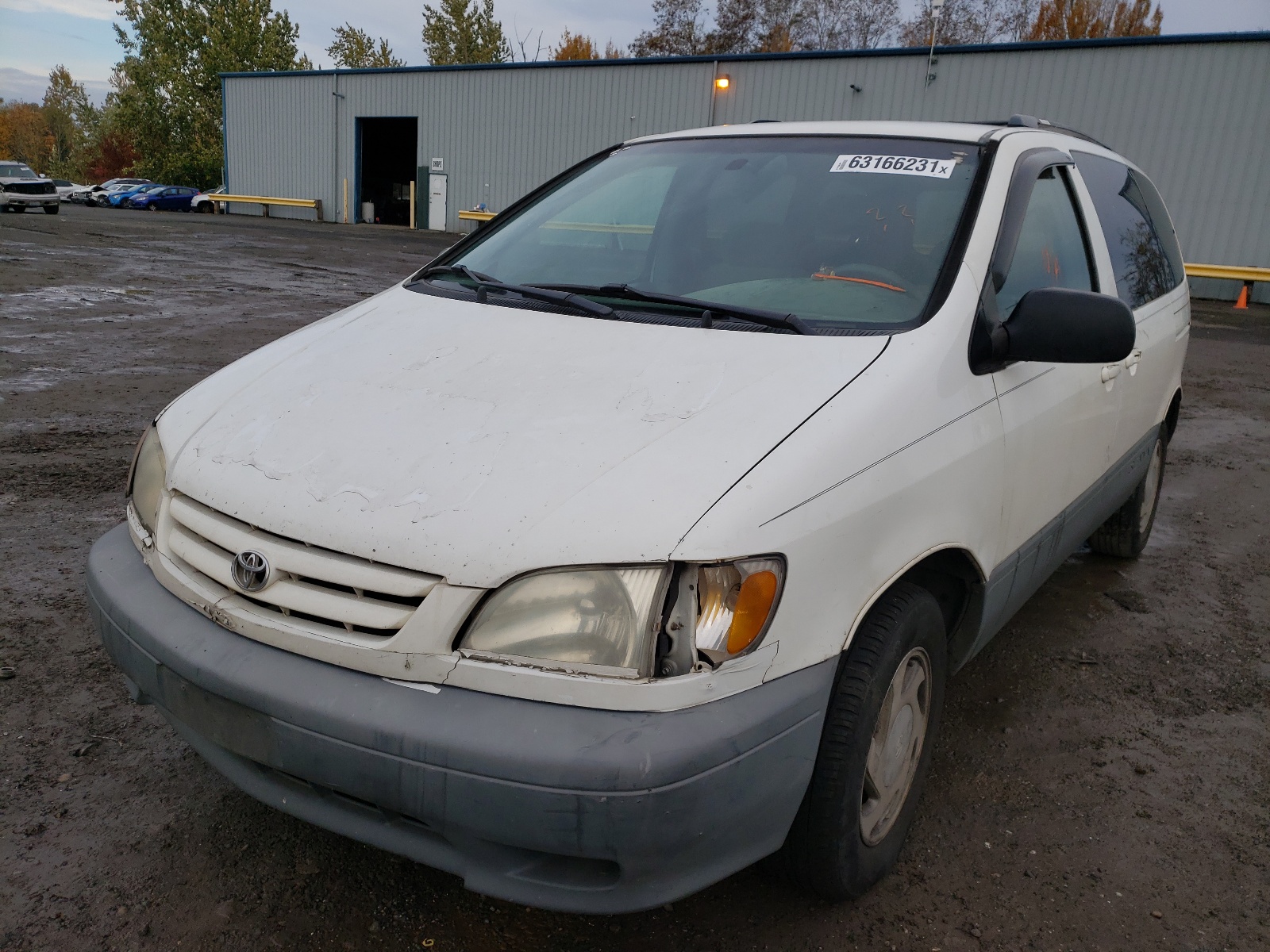 Photo 2 from auction – 2002 TOYOTA SIENNA LE with VIN 4T3ZF13C01U399569