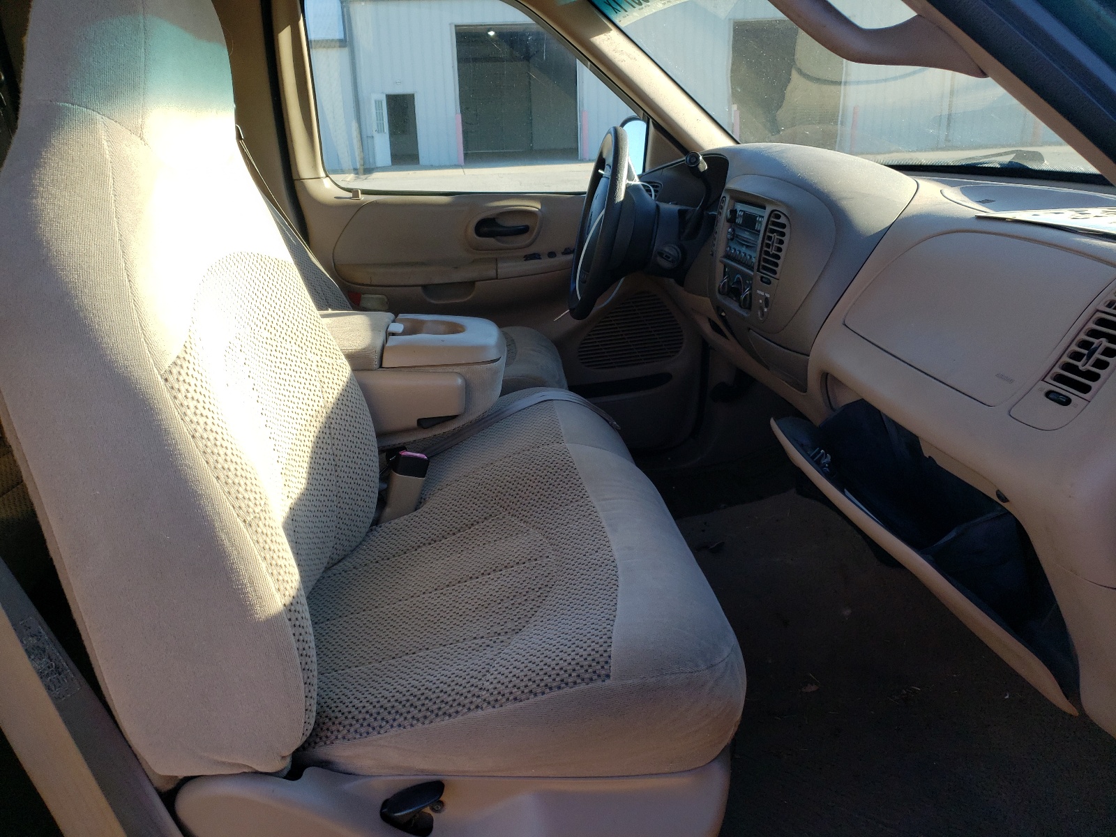 Photo 5 from auction – 1999 FORD F150 with VIN 1FTRX17W2XNA61835