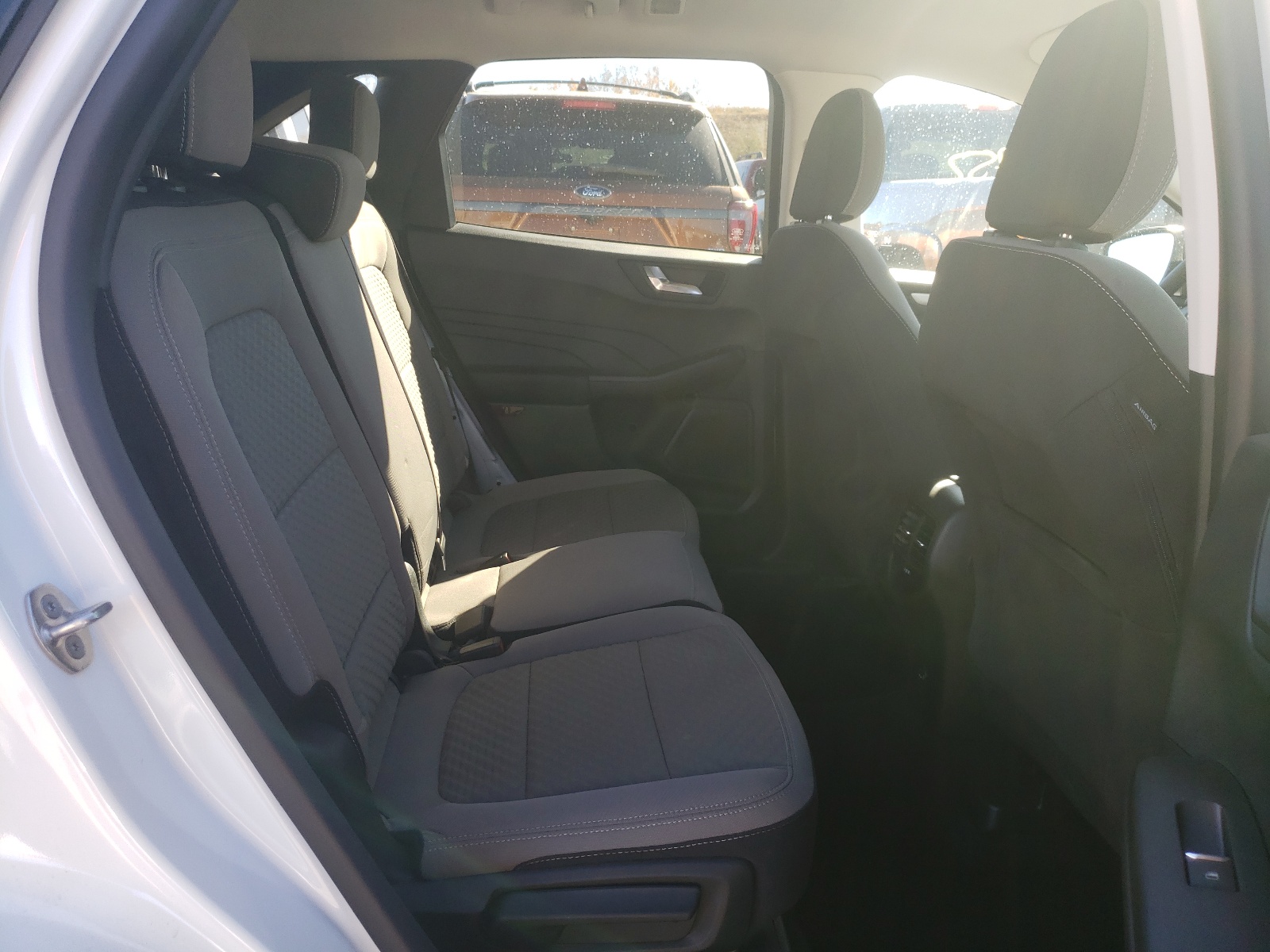 Photo 6 from auction – 2021 FORD ESCAPE SE with VIN 1FMCU9G67MUA33183