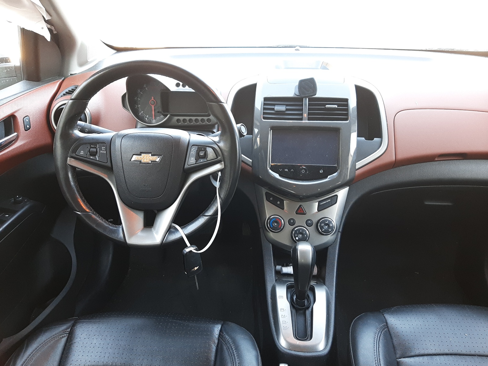 Photo 9 from auction – 2015 CHEVROLET SONIC LTZ with VIN 1G1JE5SB3F4187357