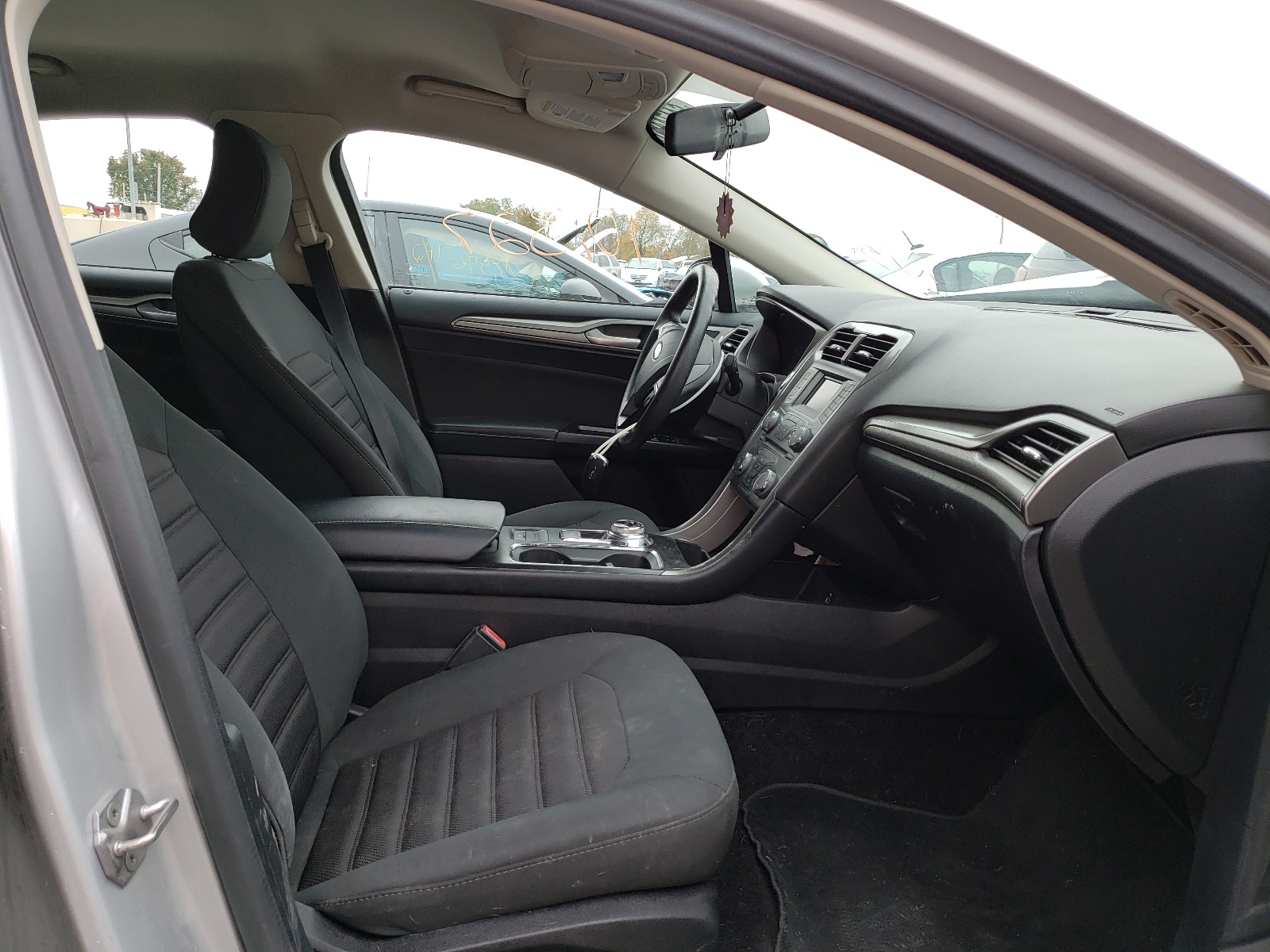 Photo 5 from auction – 2017 FORD FUSION SE with VIN 3FA6P0H73HR221388